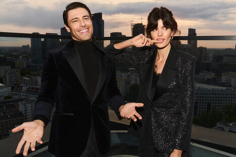 Jak się ubrać na imprezę firmową? Inspiracje dla niej i dla niego