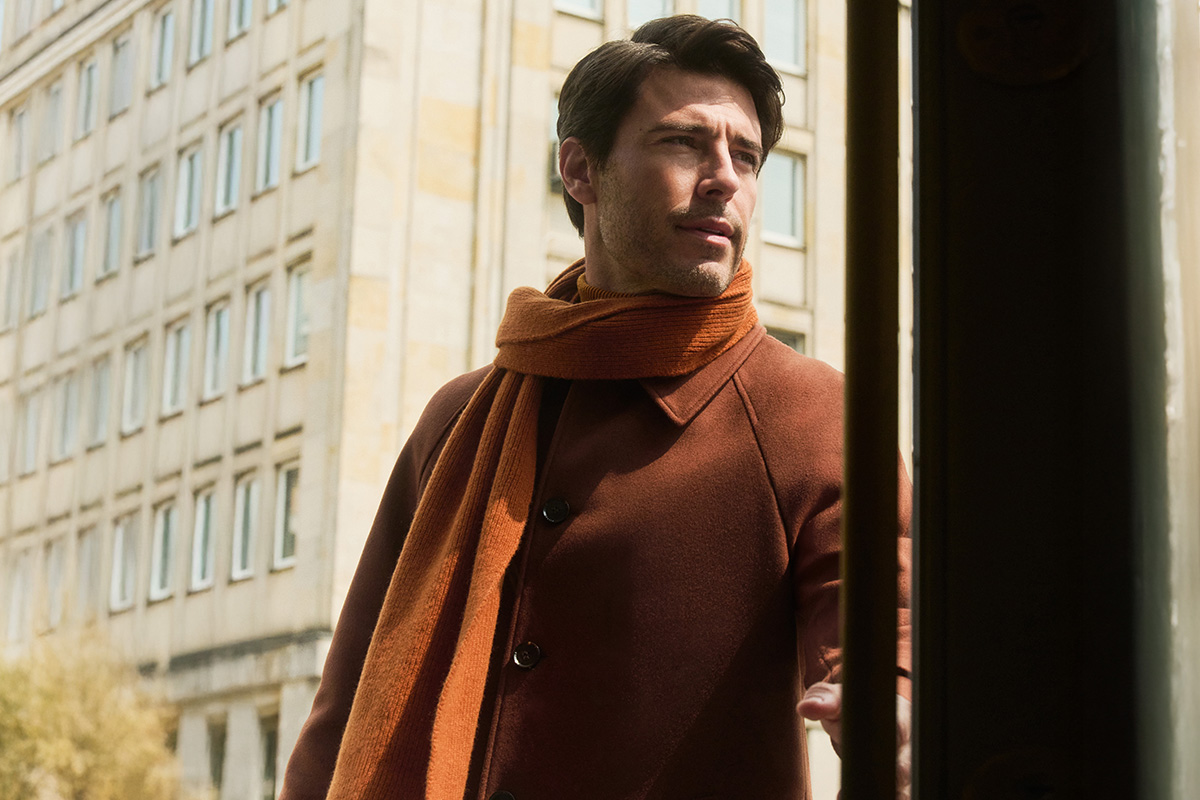 Jak dobrać szalik do płaszcza?