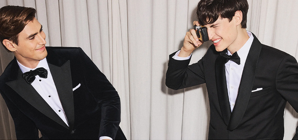 Dwóch mężczyzn ubranych w smokingi Vistula.