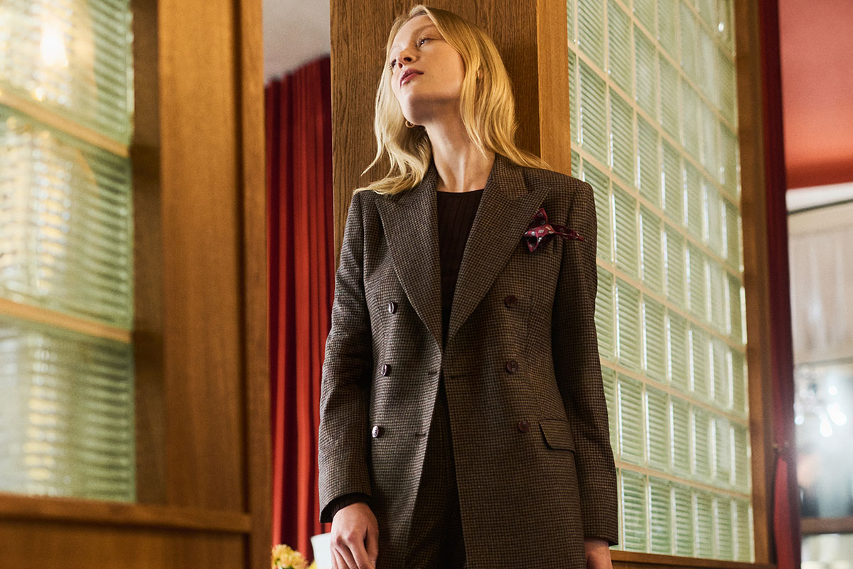 Jak nosić dwurzędową marynarkę? Zainspiruj się!