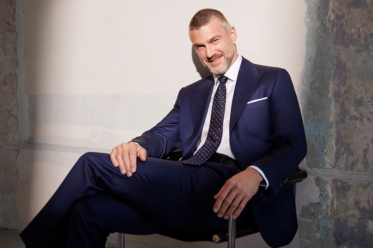 Jak dobrać krawat do garnituru i koszuli? Proste sposoby