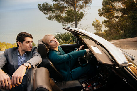 Kolory ziemi w stylizacjach – z czym łączyć brąz, zielenie i szarość?