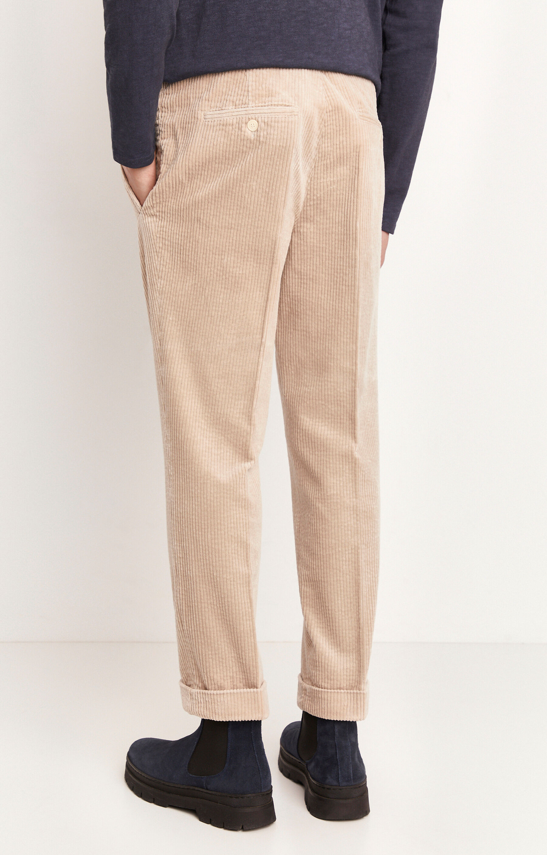 Spodnie sztruksowe zaprasowane na kant - 3