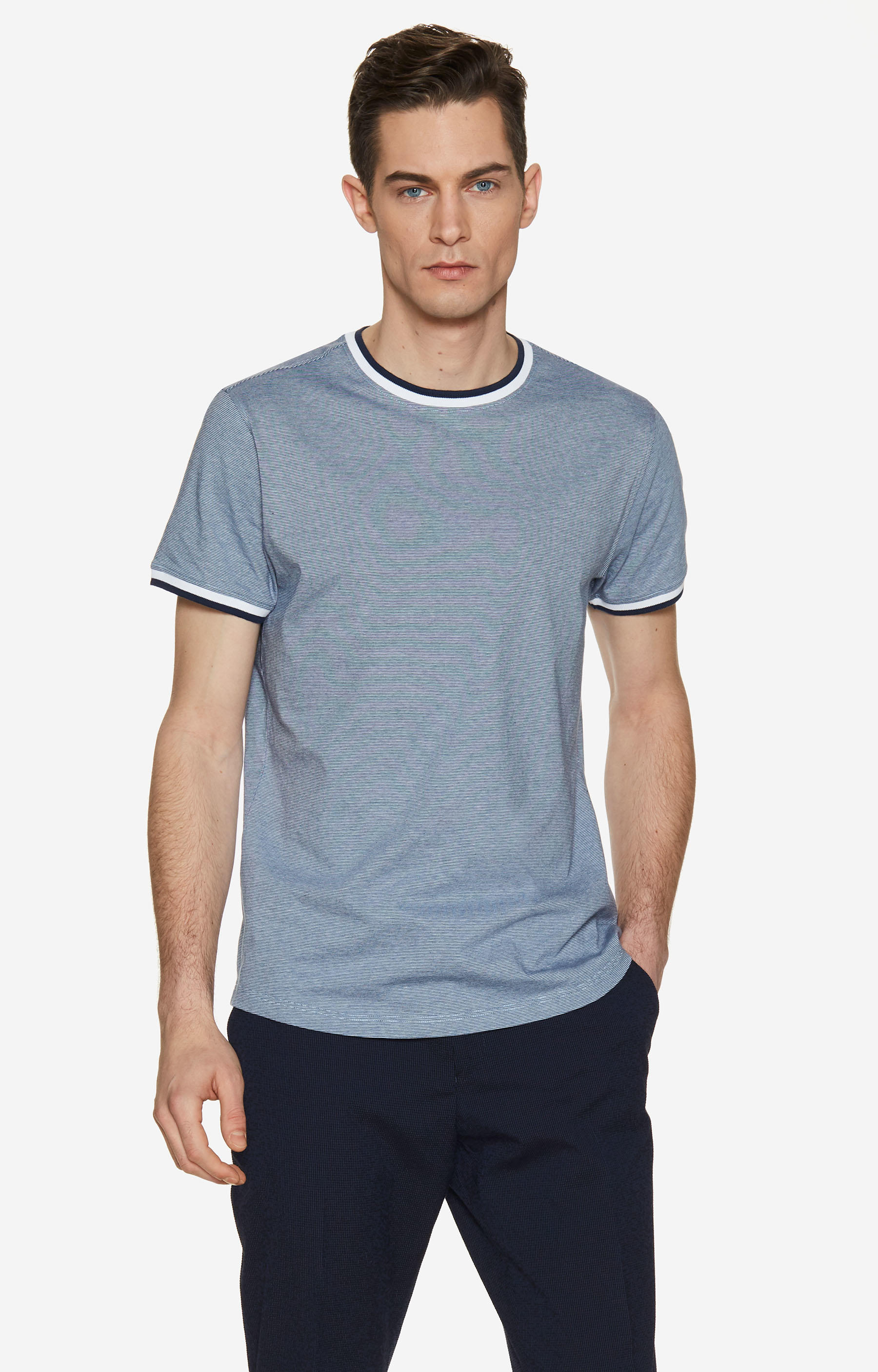 T-shirt z białą lamówką