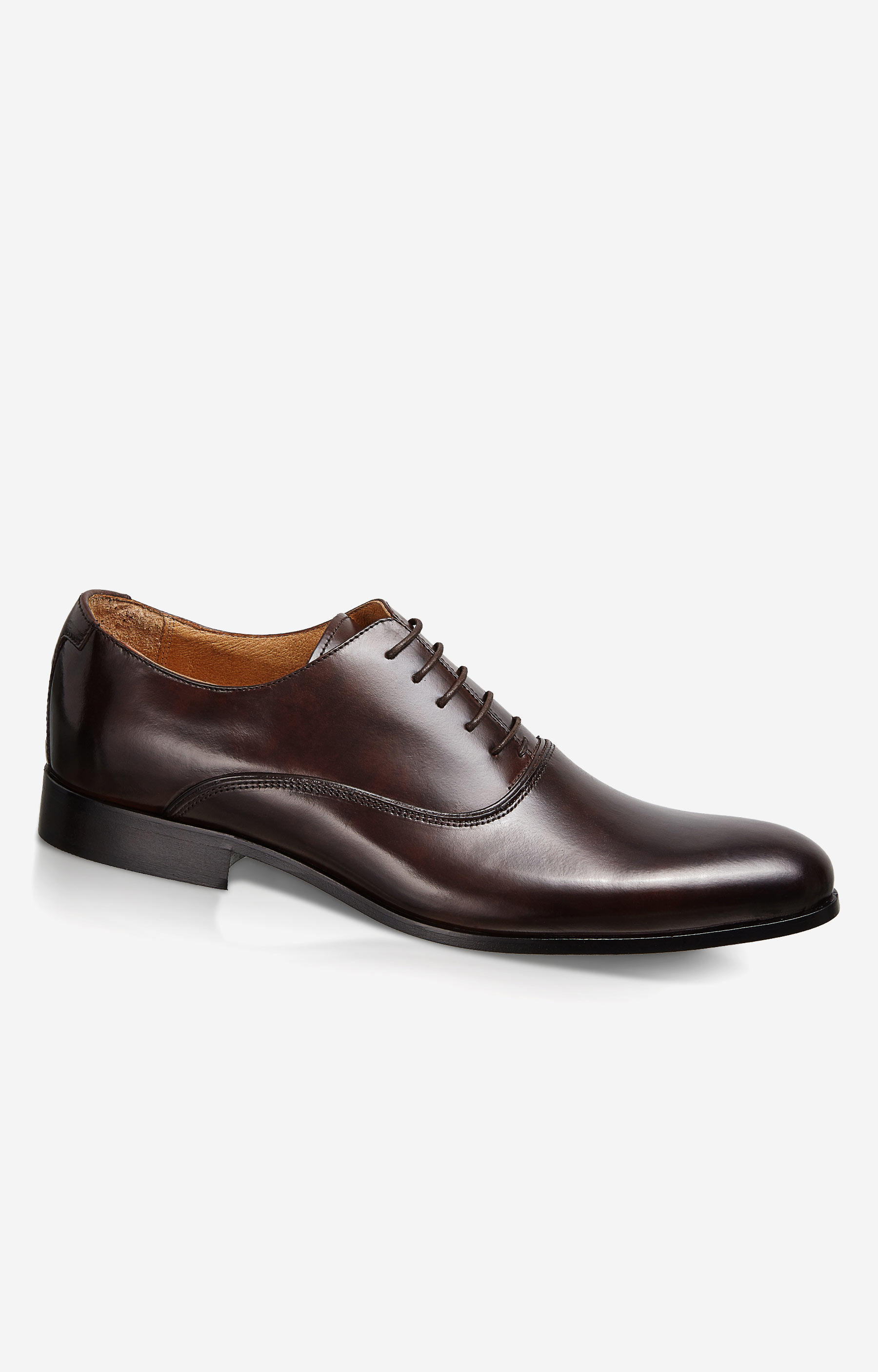 Skórzane buty typu Oxfordy, klasyczne do garnituru