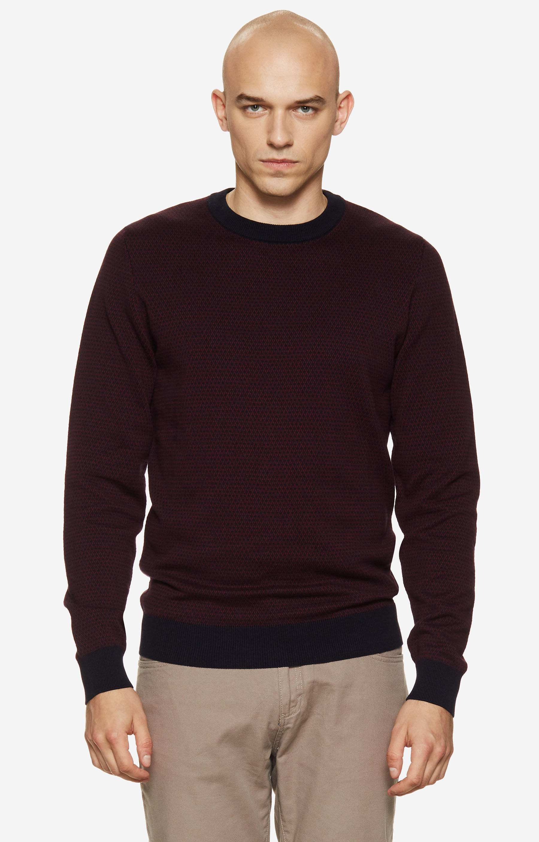 Lekki, dopasowany sweter z mikrowzorem