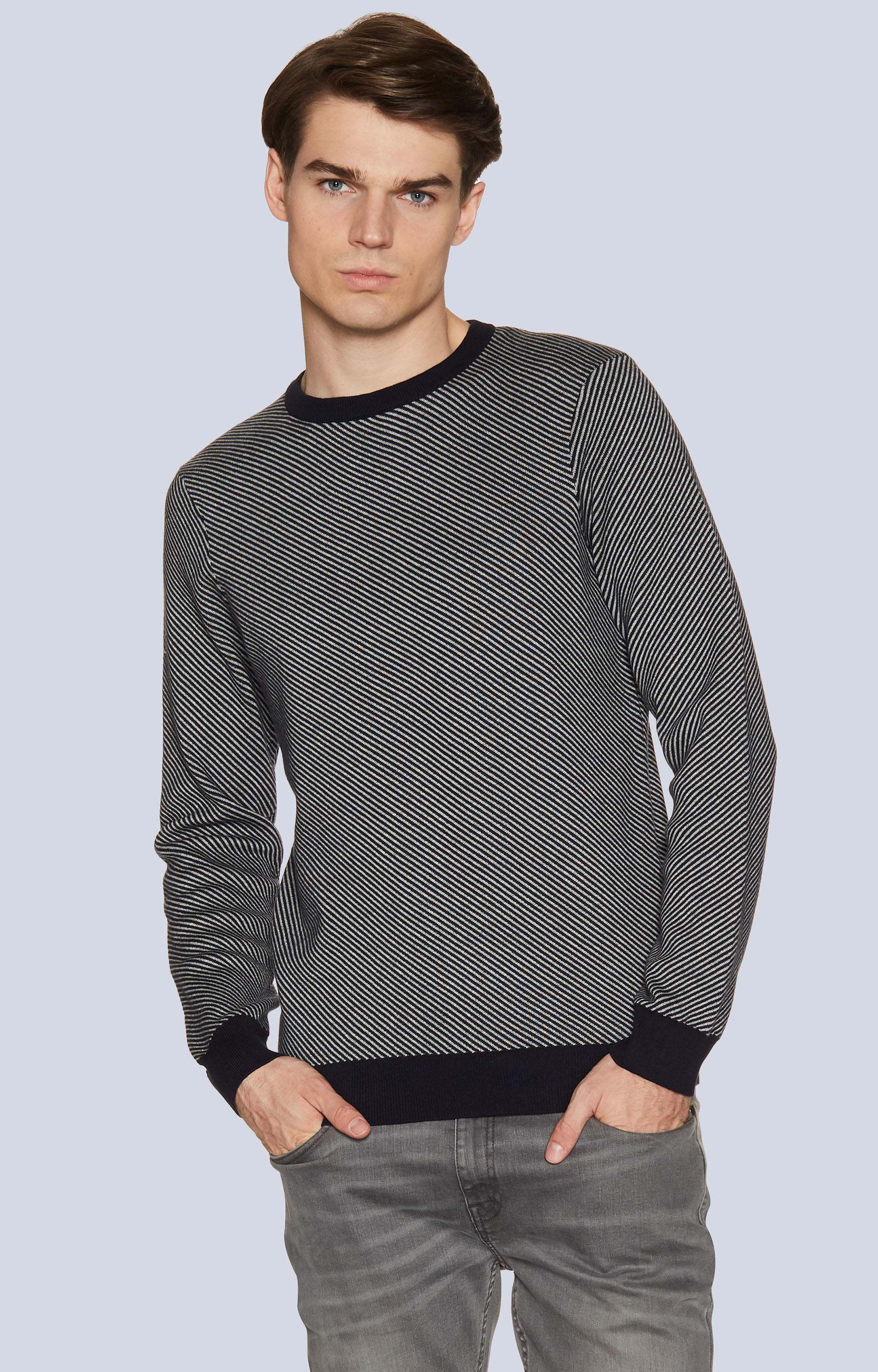 Lekki sweter w paski