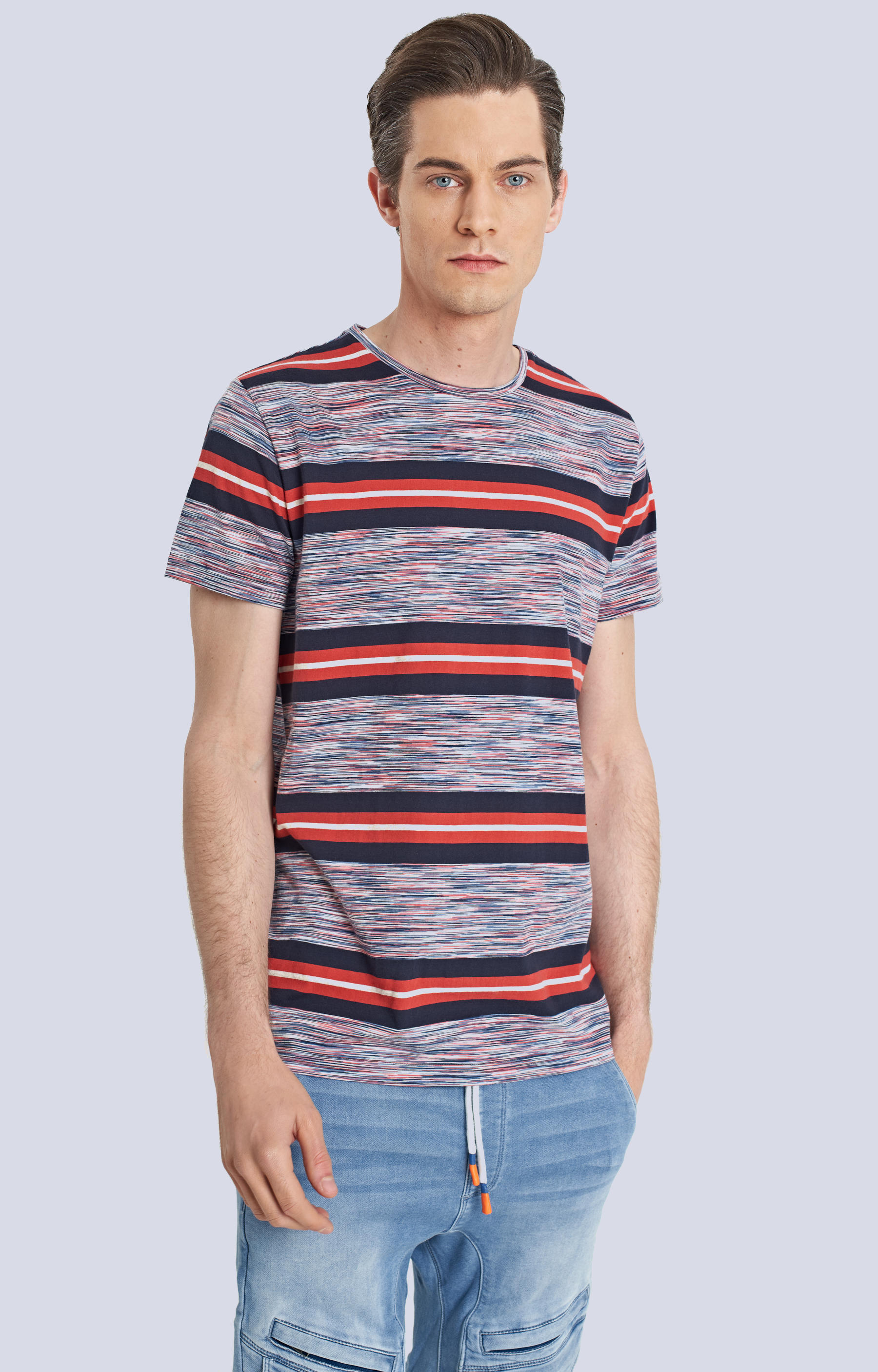 T-shirt w paski