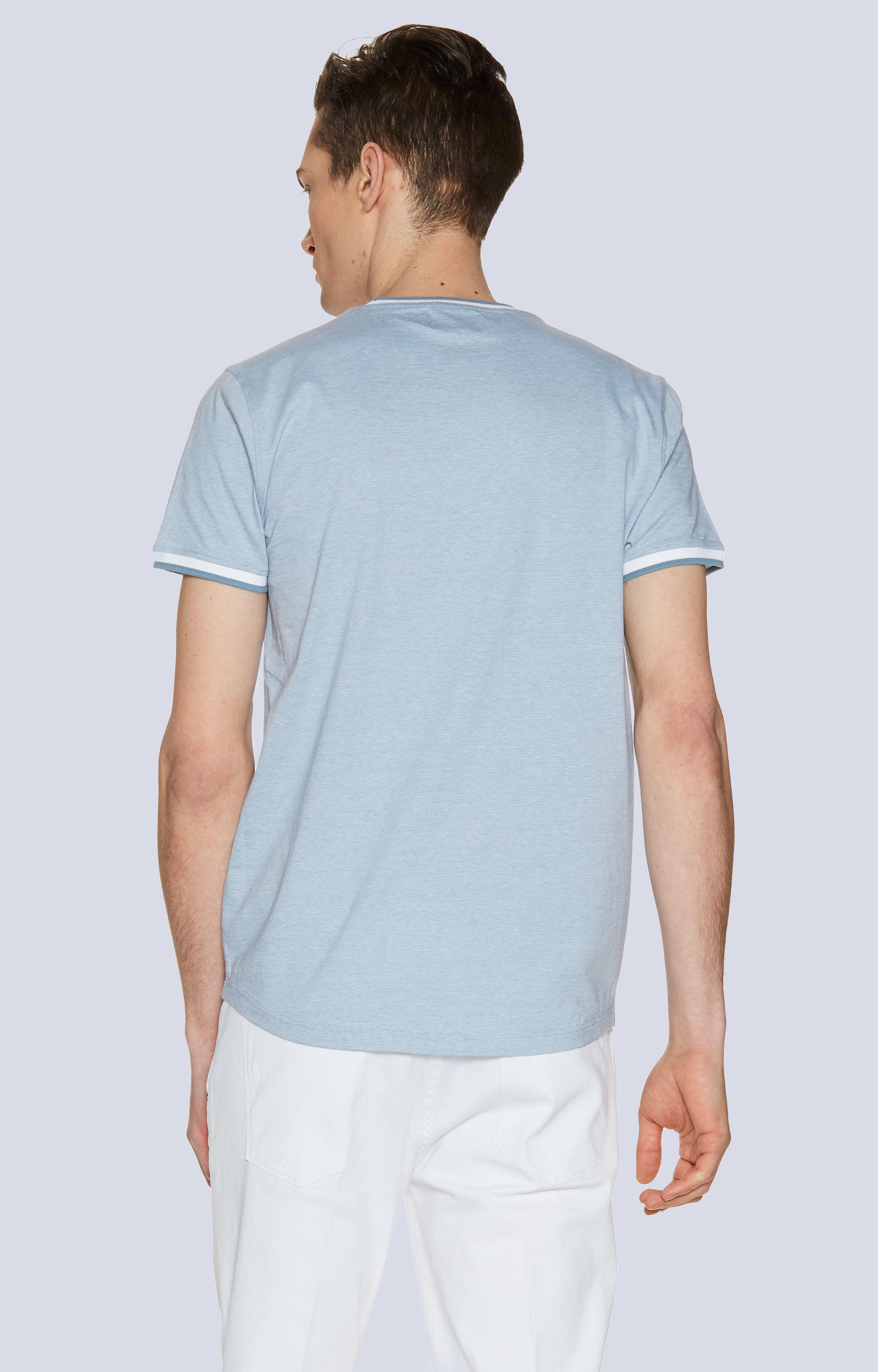 T-shirt z białą lamówką - 2