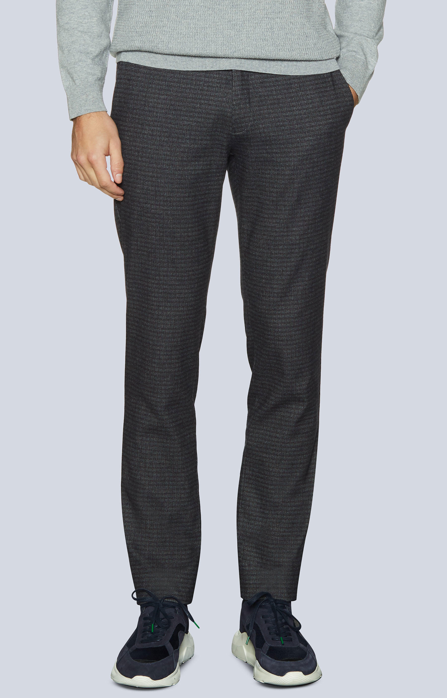 Dopasowane spodnie w kratę