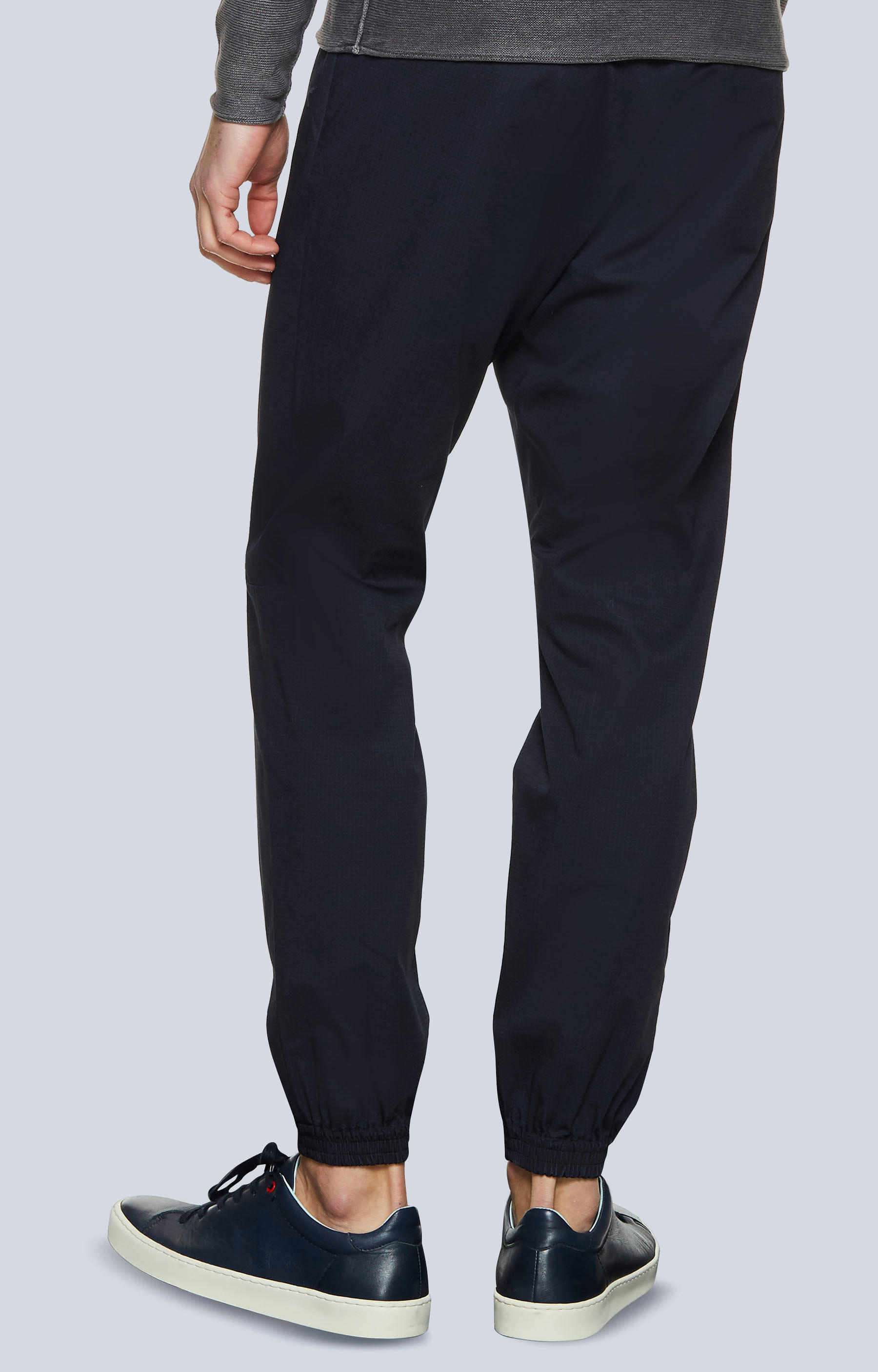 Dopasowane spodnie bawełniane z drukowanym, drobnym wzorem - 2