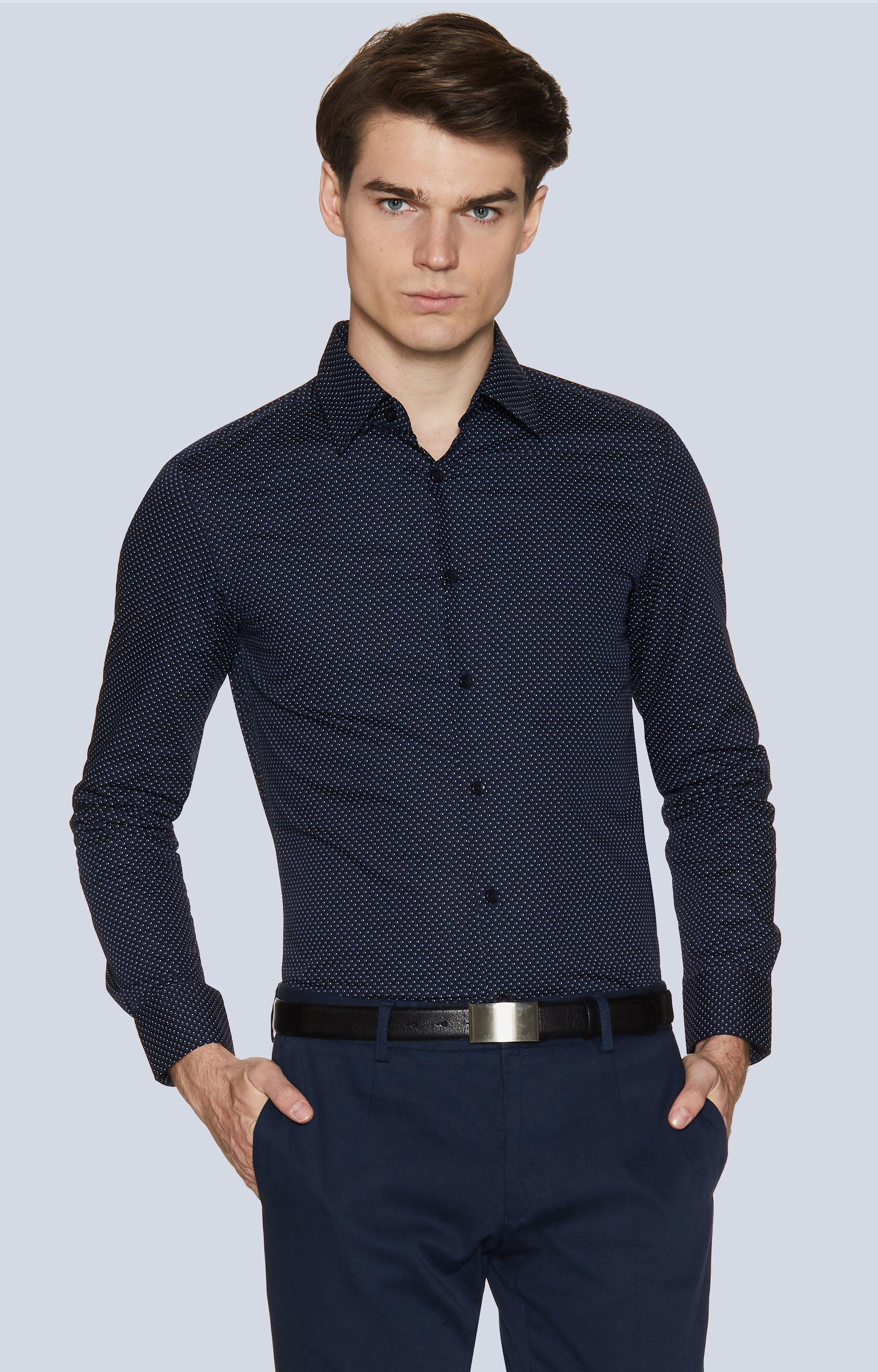 Dopasowana koszula w print z kołnierzem typu kryte button-down