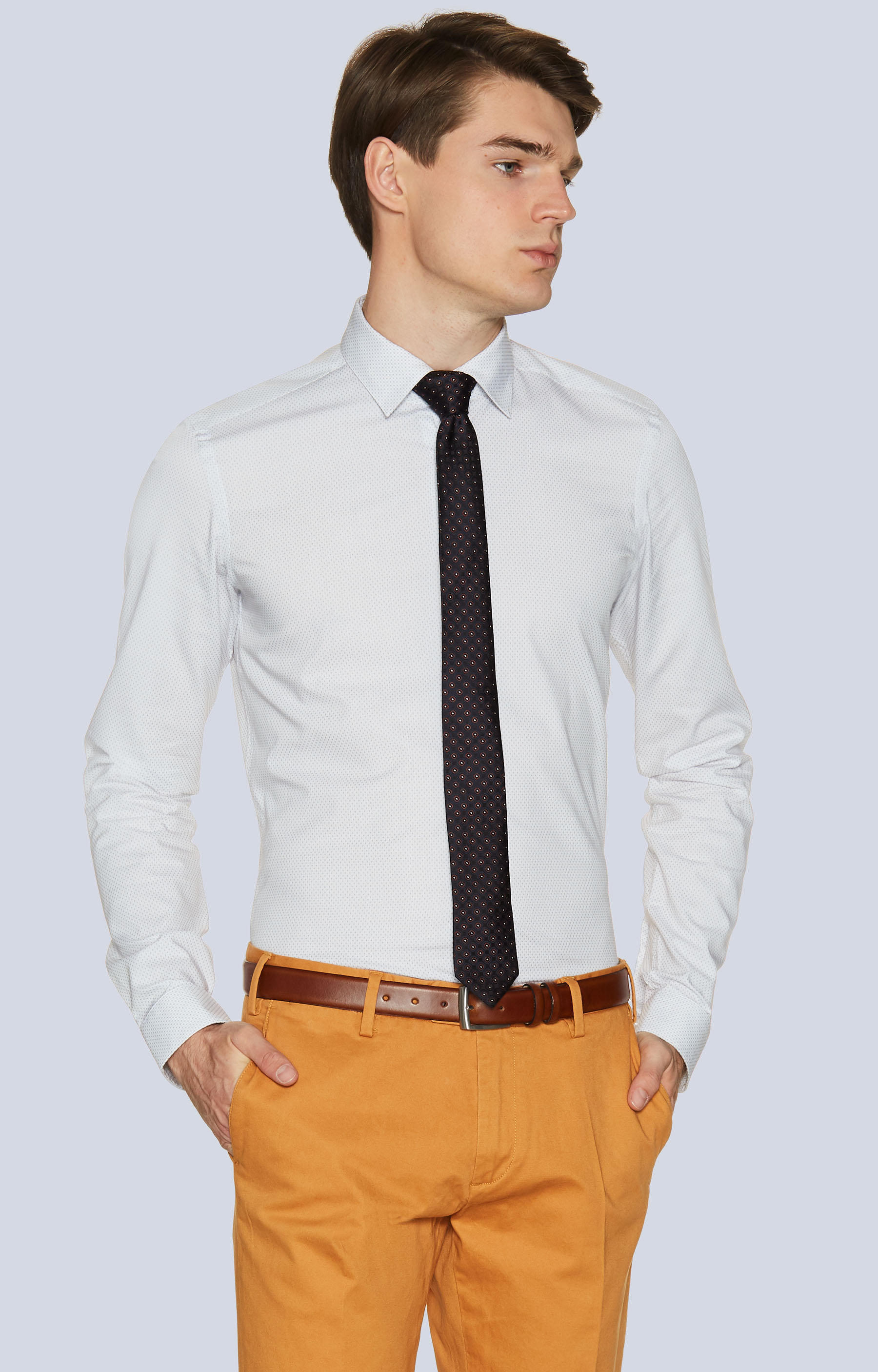 Dopasowana koszula w mikrowzór, kołnierz kryte button-down