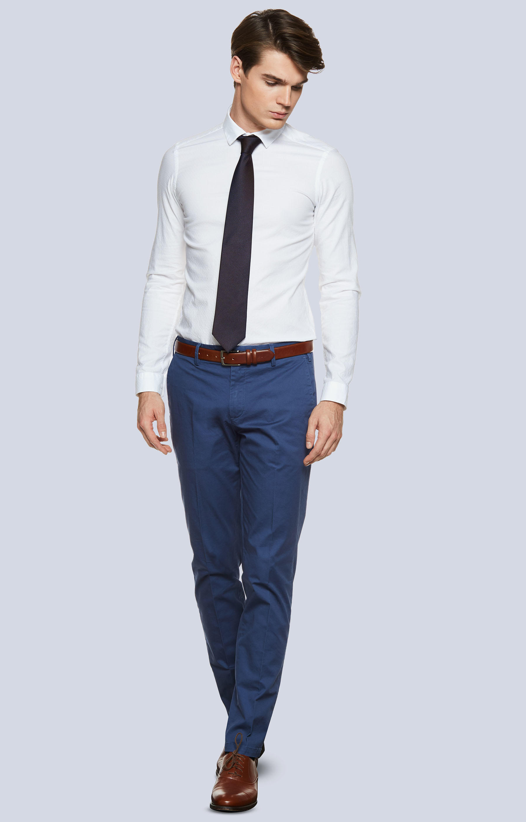 Dopasowana koszula w strukturalny wzór z włoskim kołnierzem