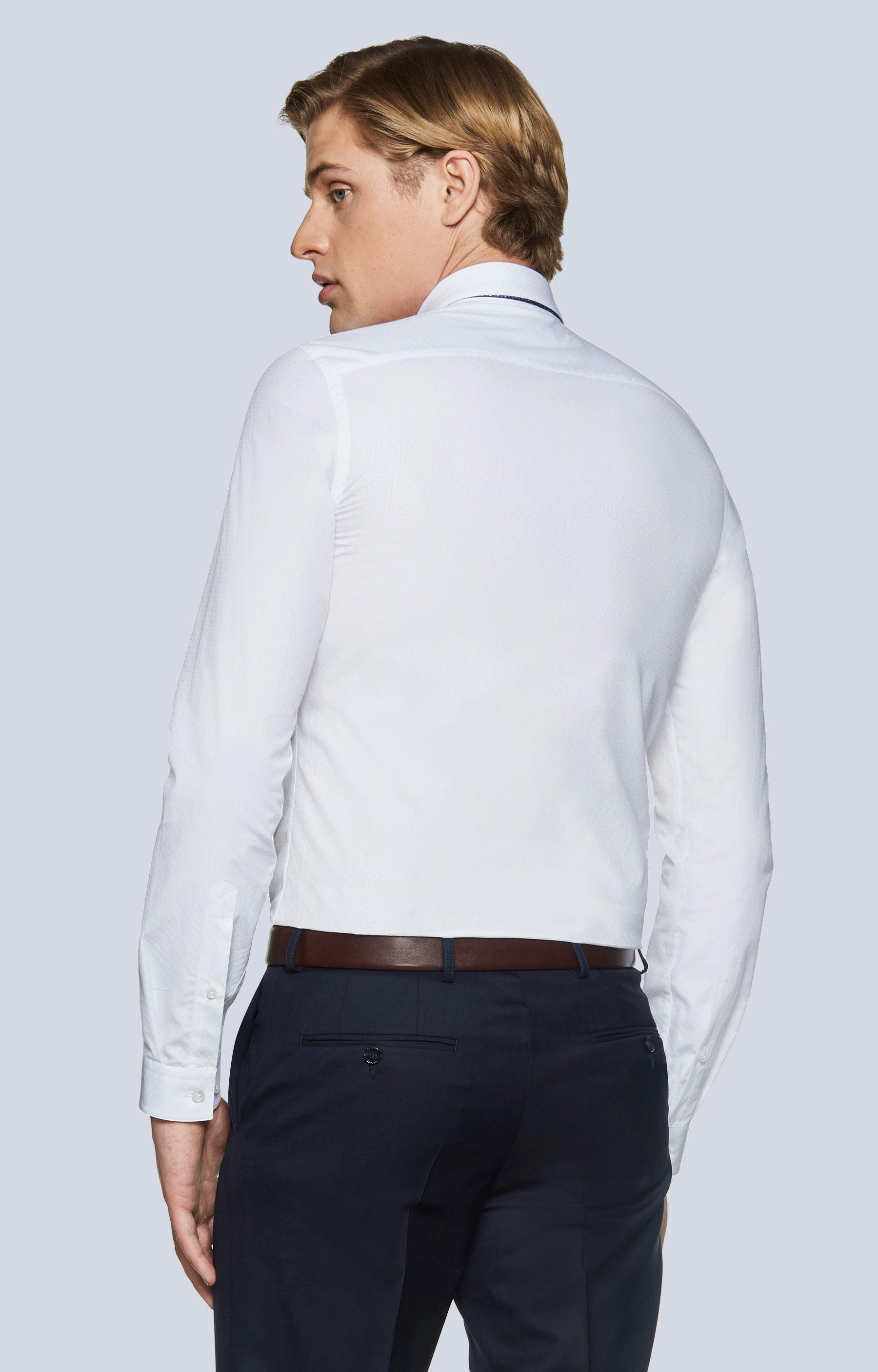 Dopasowana koszula o delikatnej strukturze, kołenierz button-down - 2