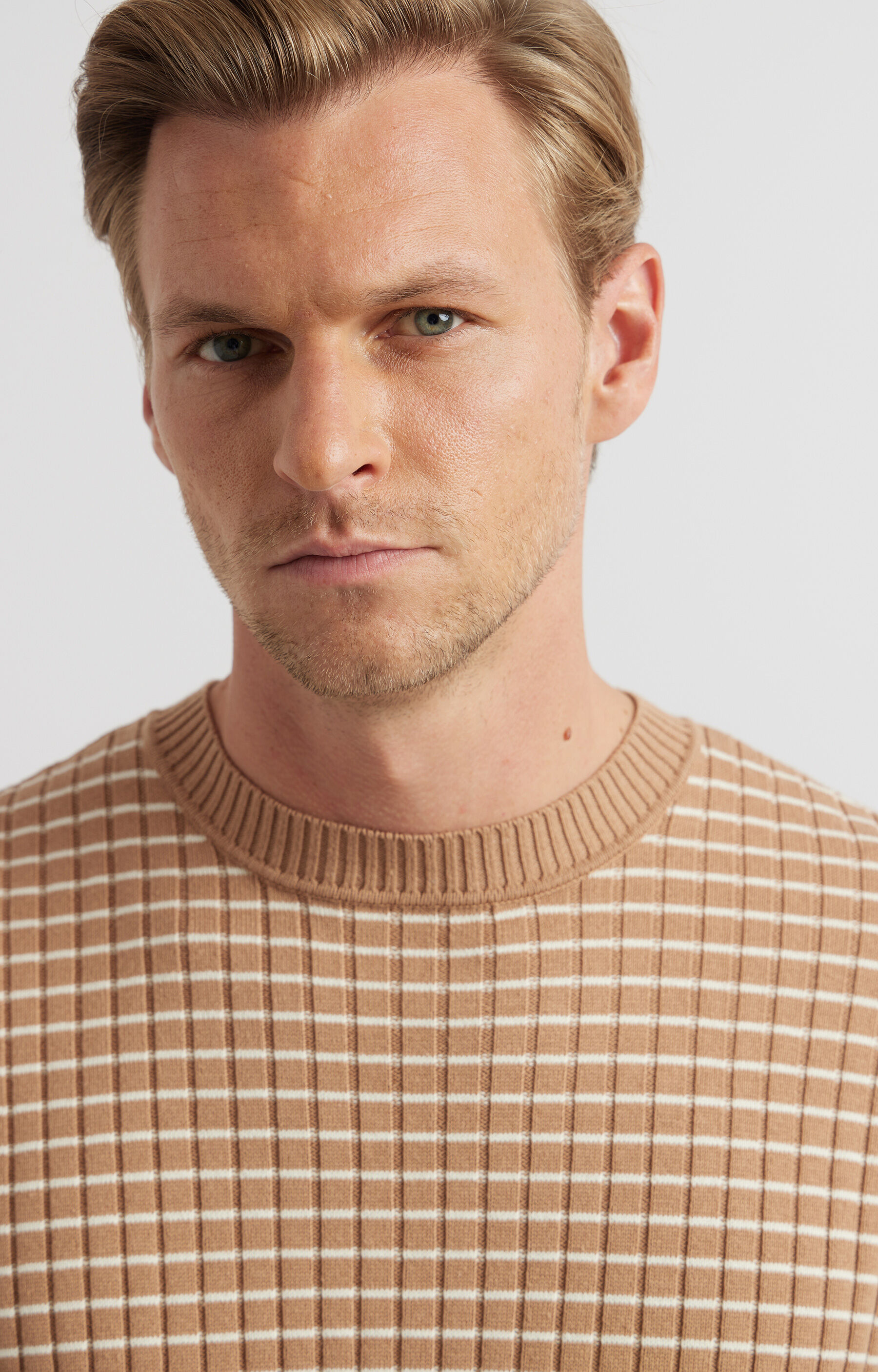 Prążkowany sweter round neck - 5