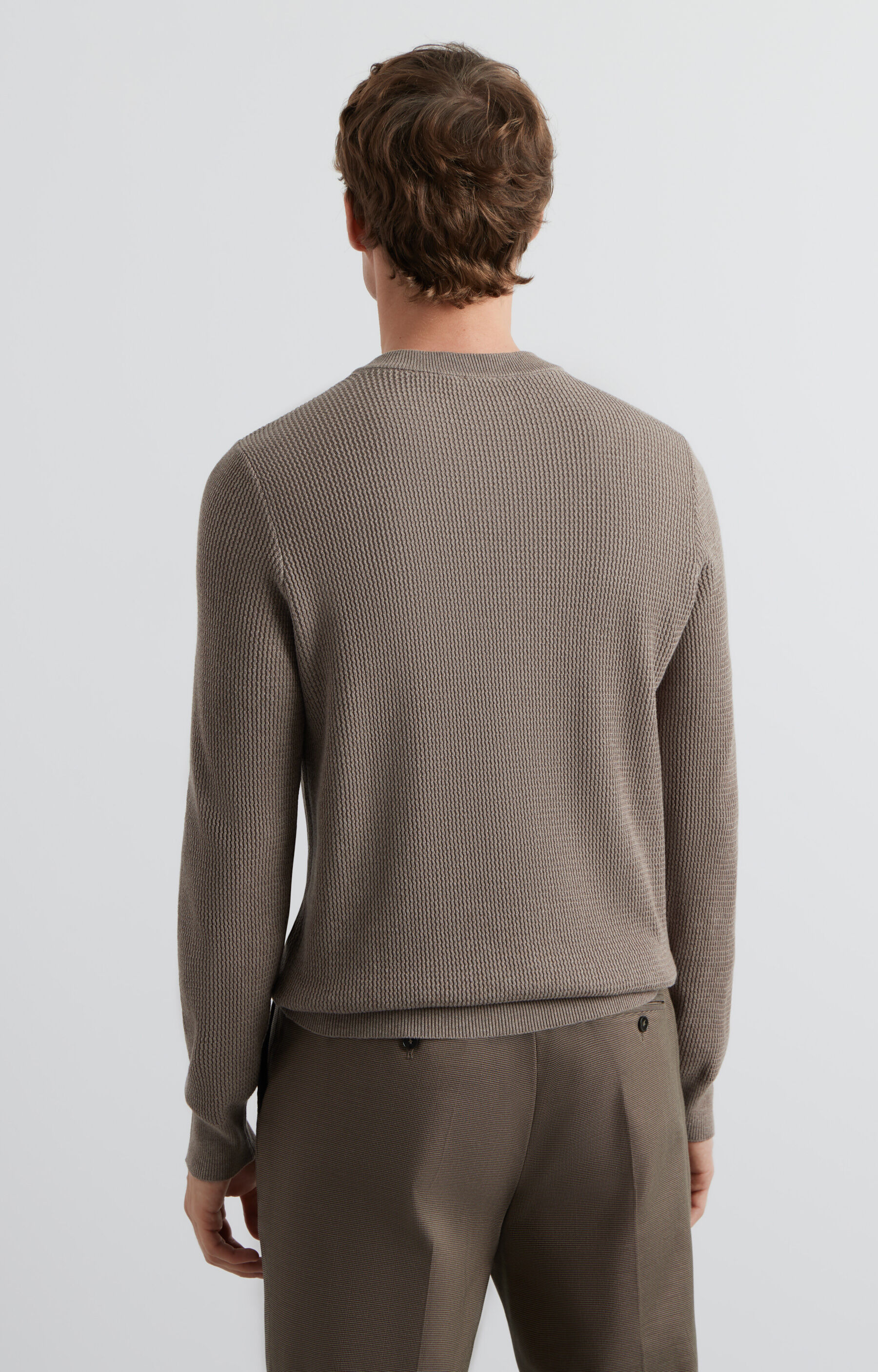 Sweter v-neck w mikrowzór - 3