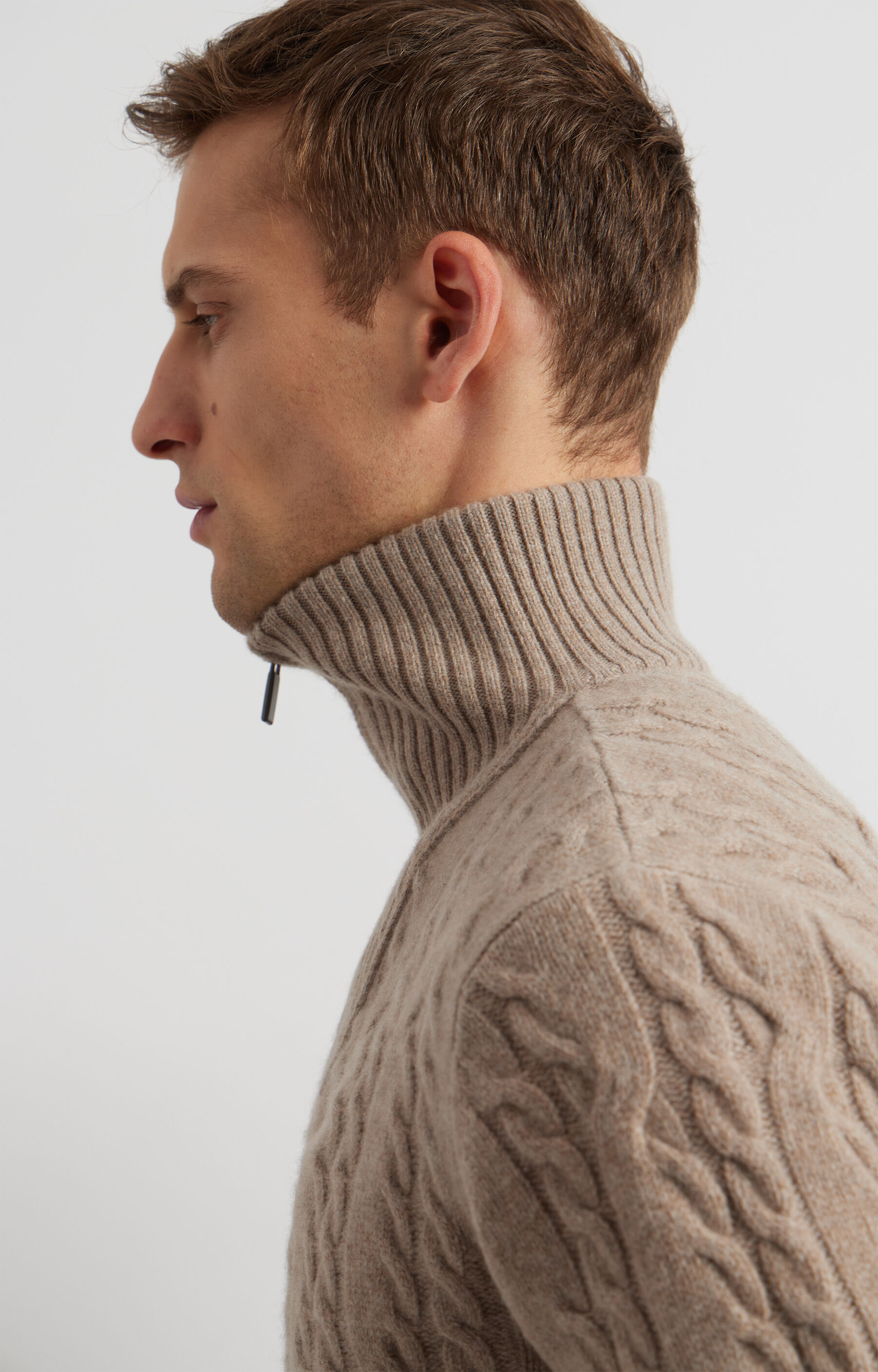 Sweter o warkoczowym splocie - 4