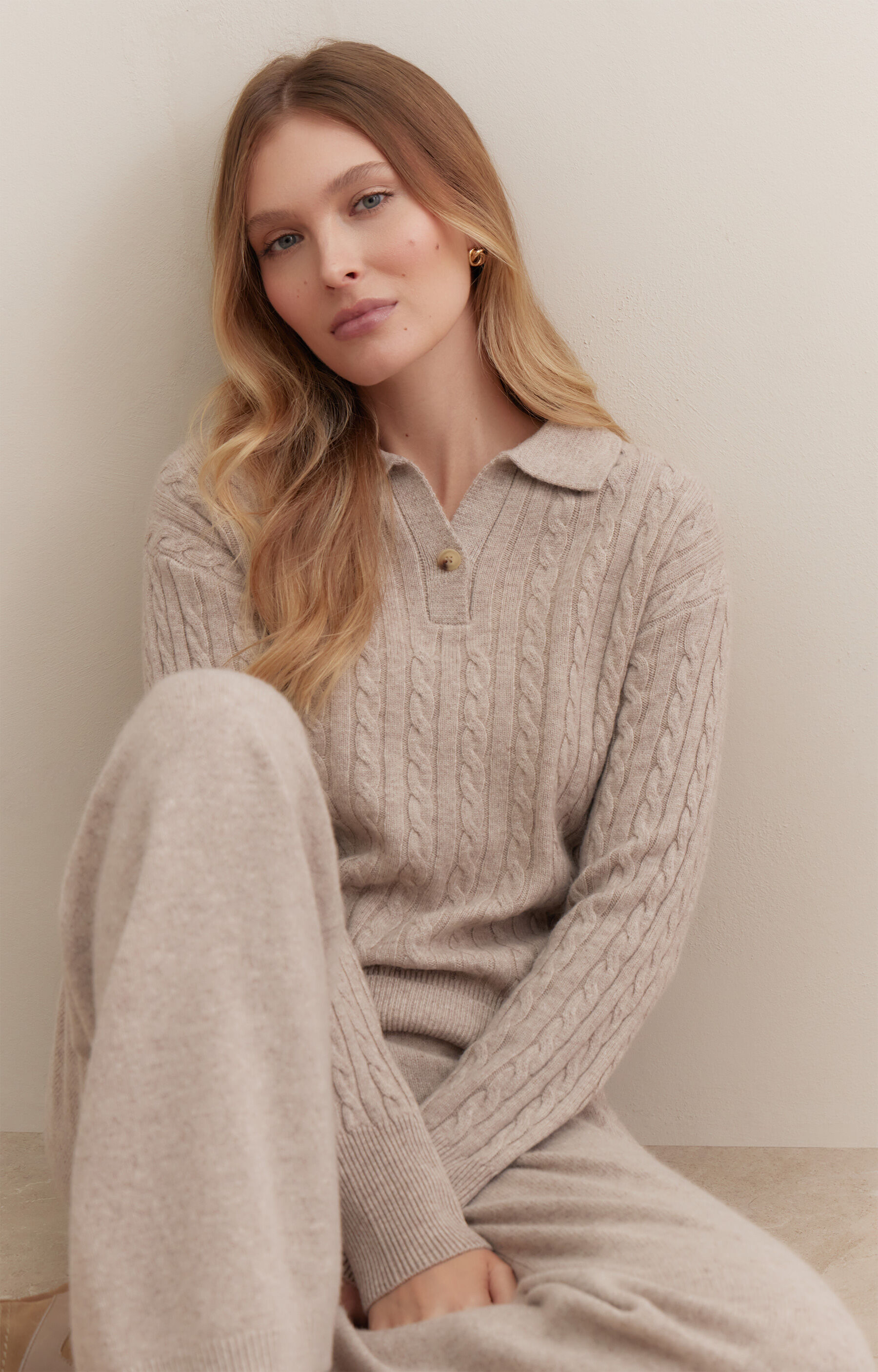 Sweter o warkoczowym splocie - 5