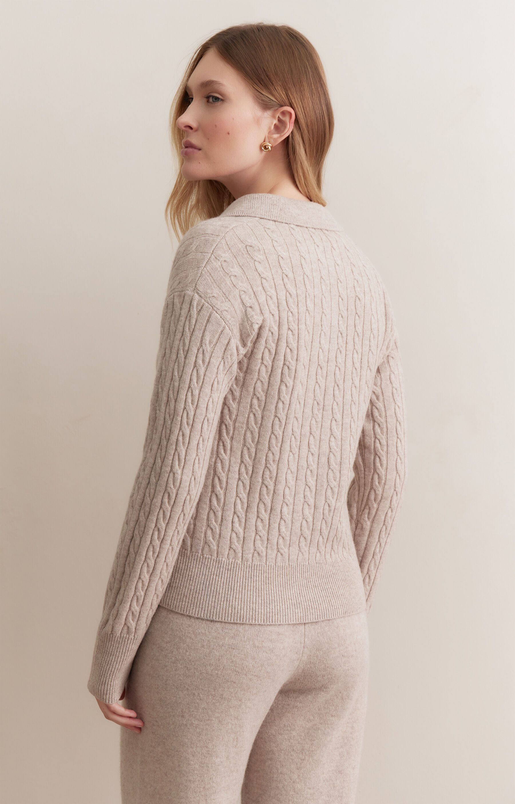 Sweter o warkoczowym splocie - 3