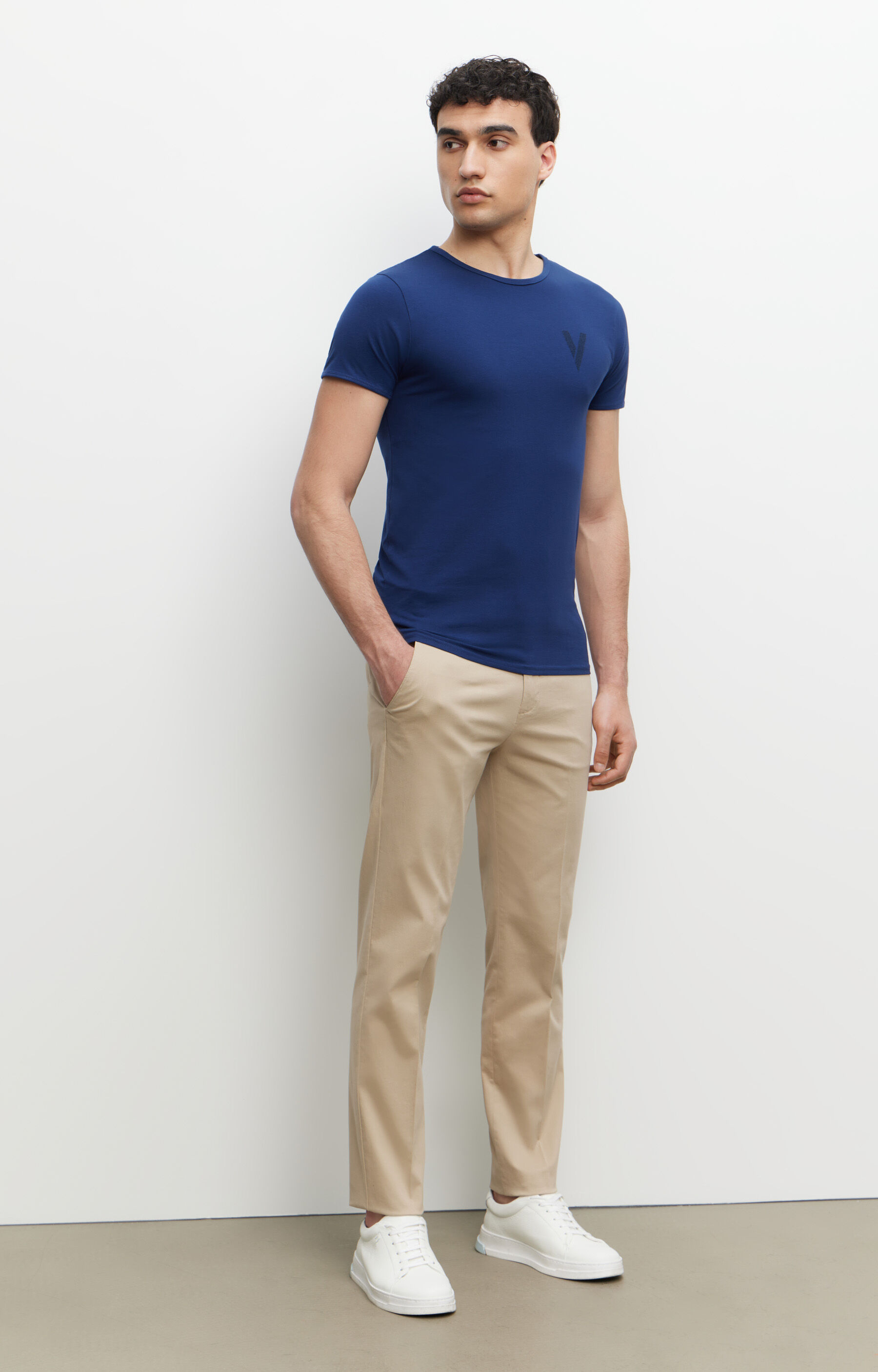 Chinosy o kroju slim fit