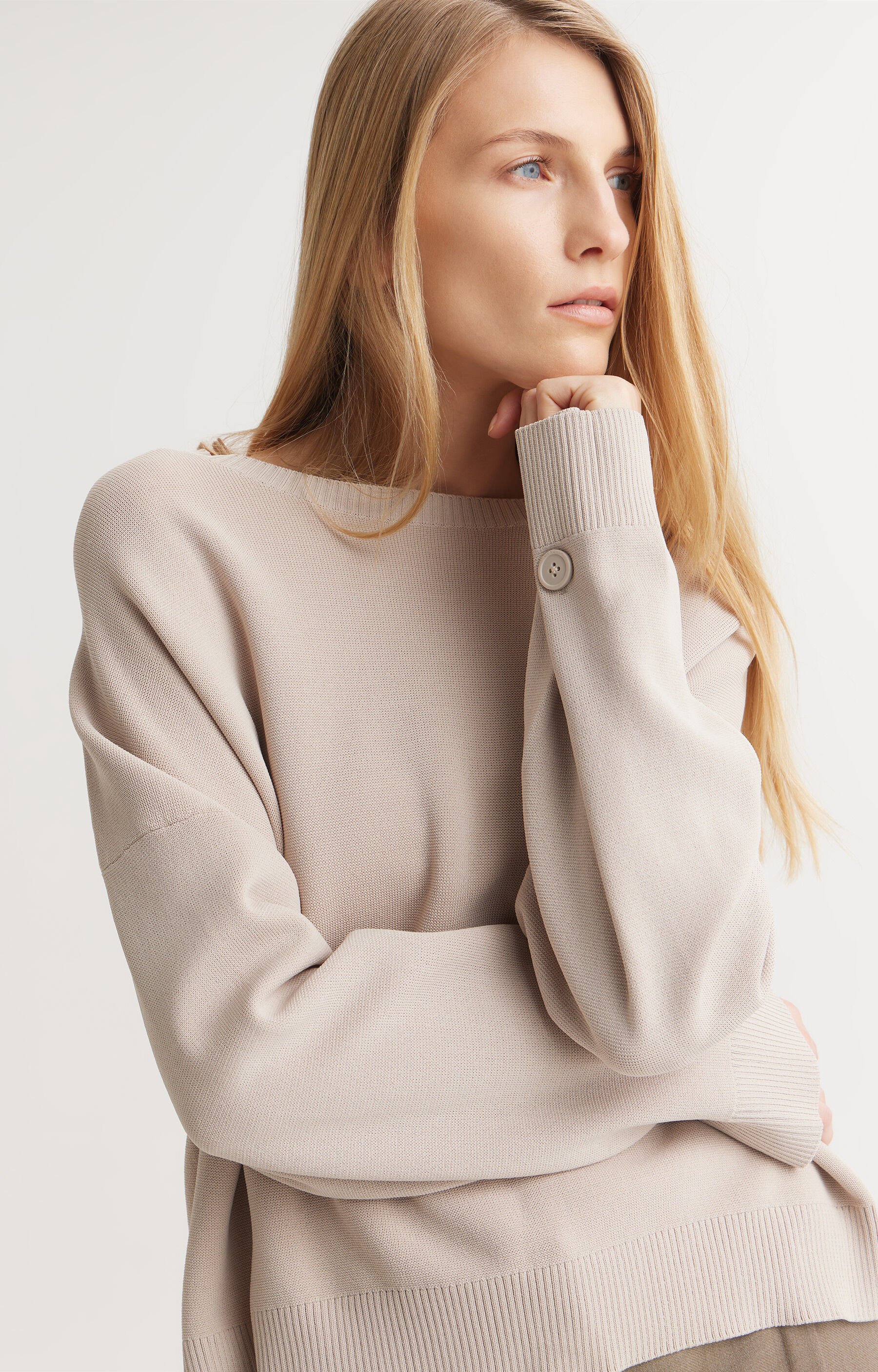 Sweter z rozcięciami - 3