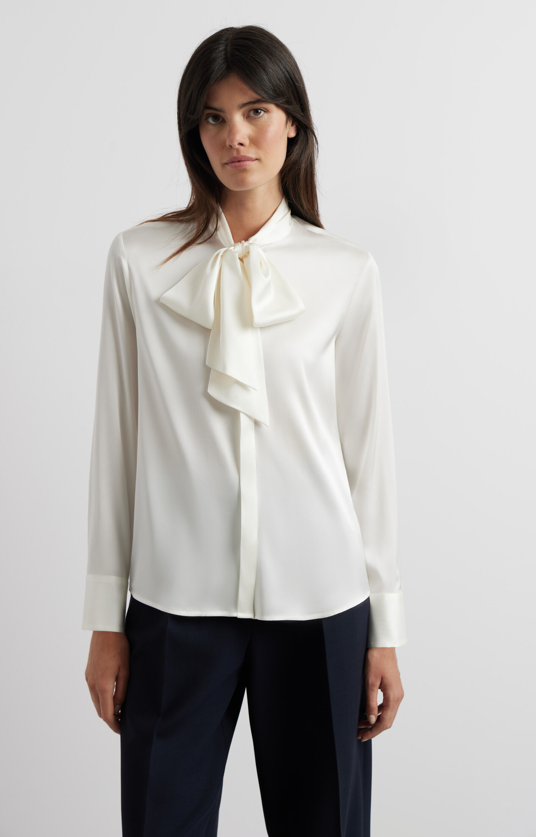 Bluzka z ozdobnym wiązaniem