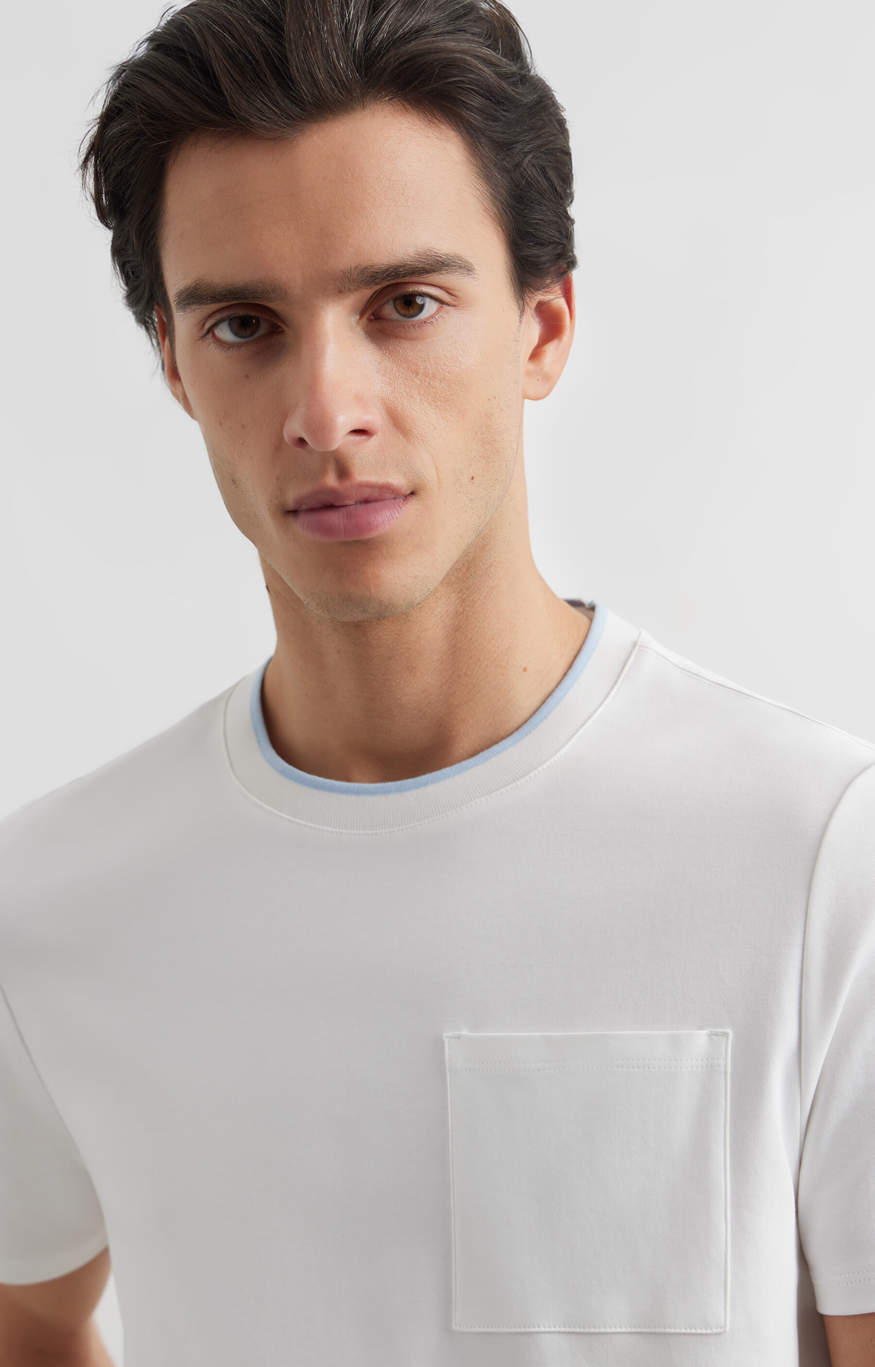 T-shirt round neck z kieszonką - 6