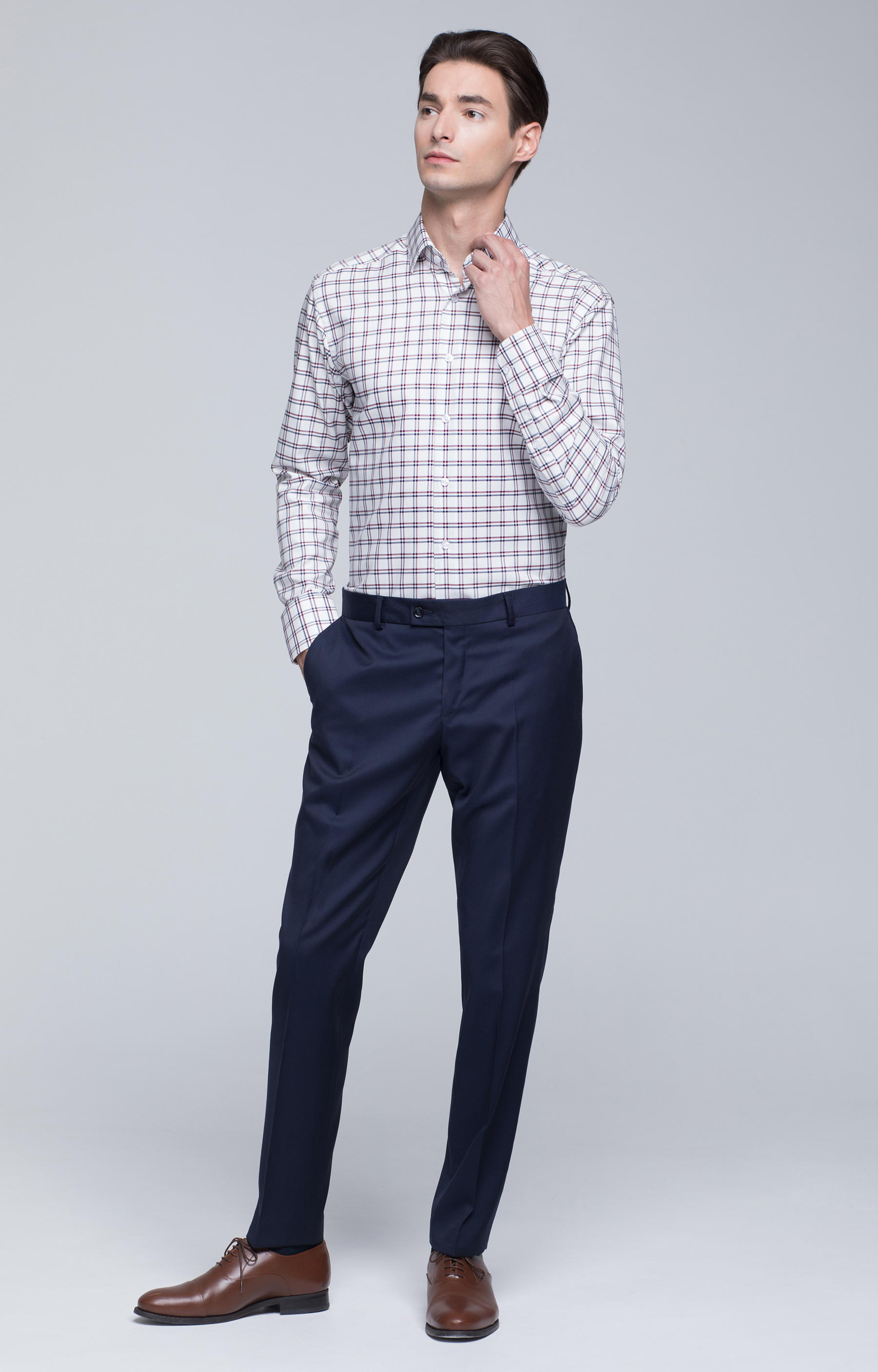 Koszula w kratę z włoskim kołnierzem