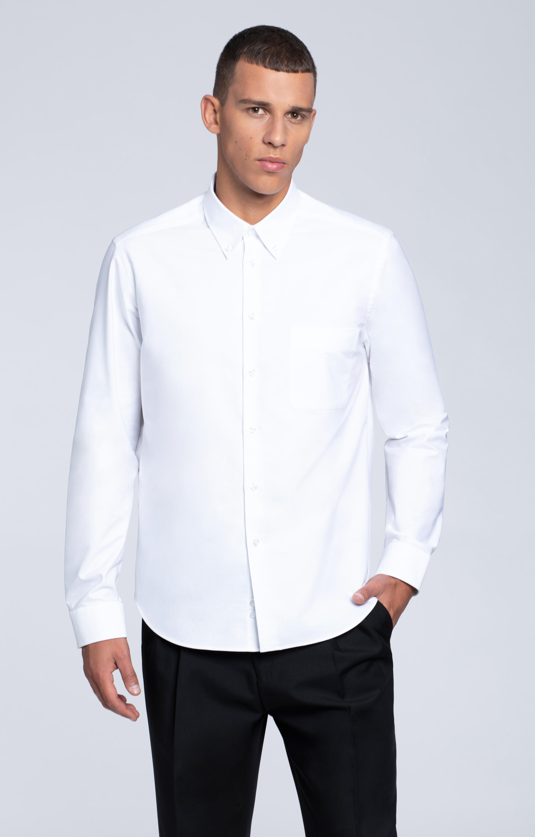 Luźna koszula z kieszonką, kołnierz kryte button-down - 2