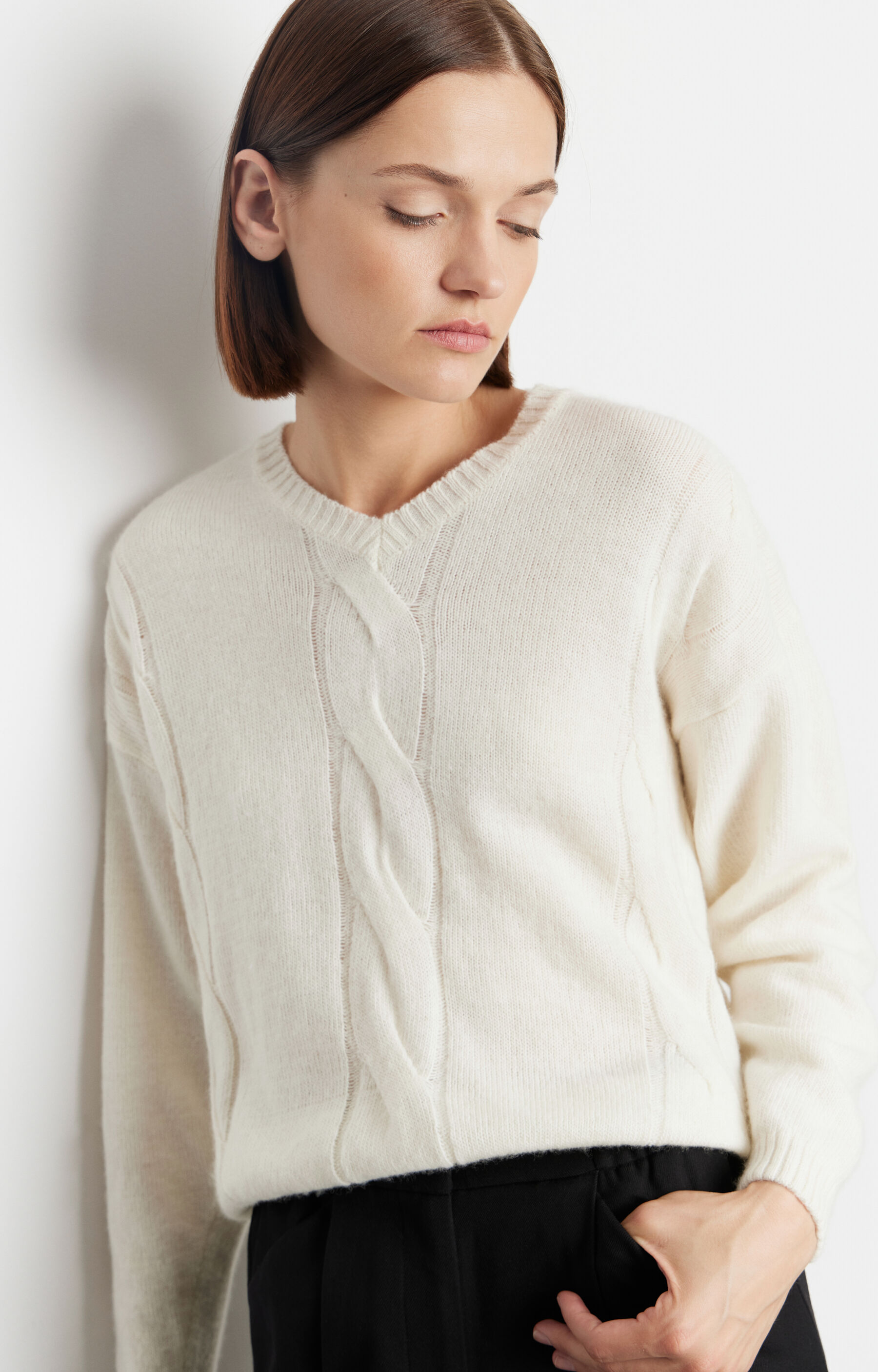 Sweter o warkoczowym splocie - 3