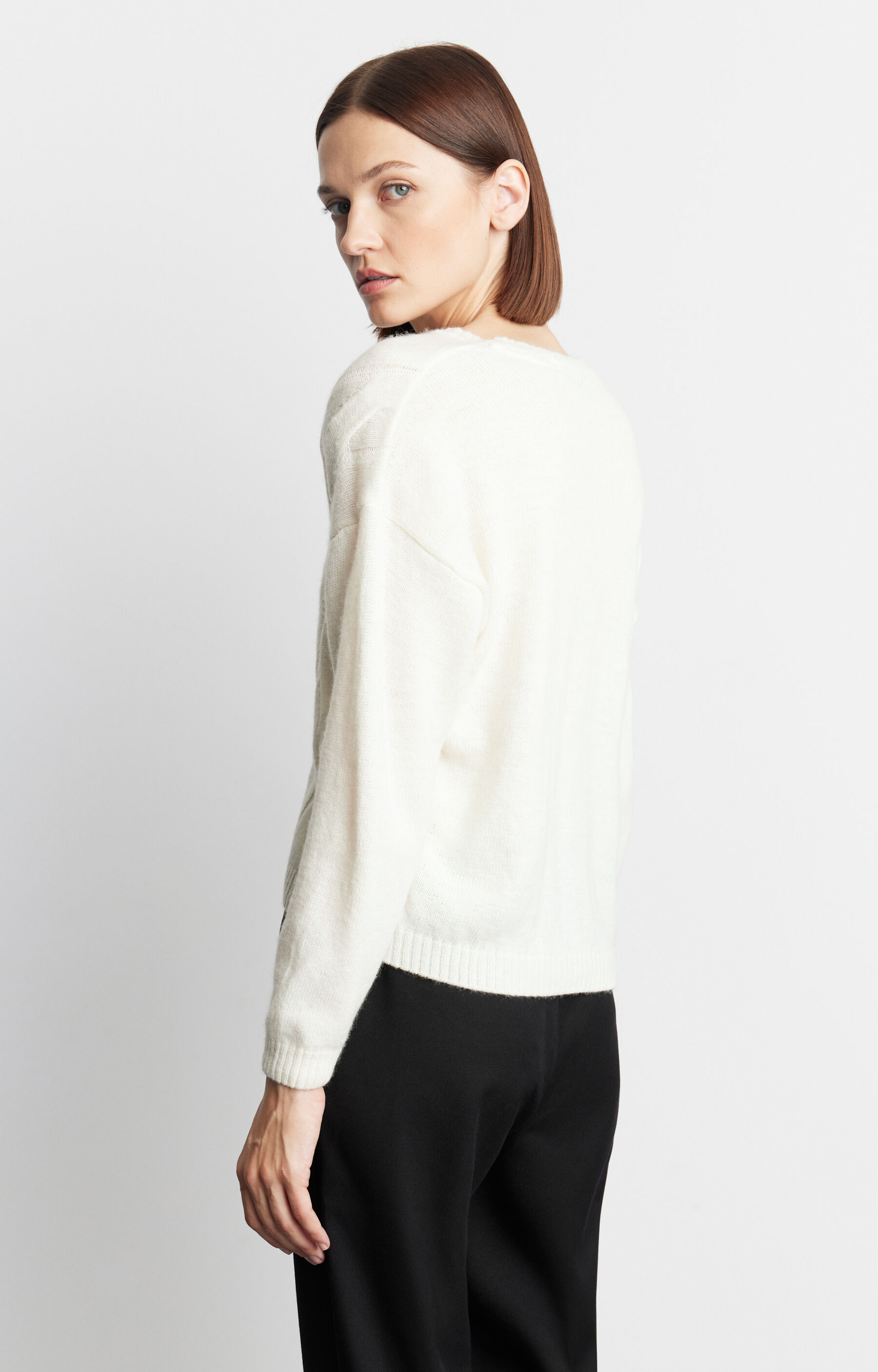 Sweter o warkoczowym splocie - 4