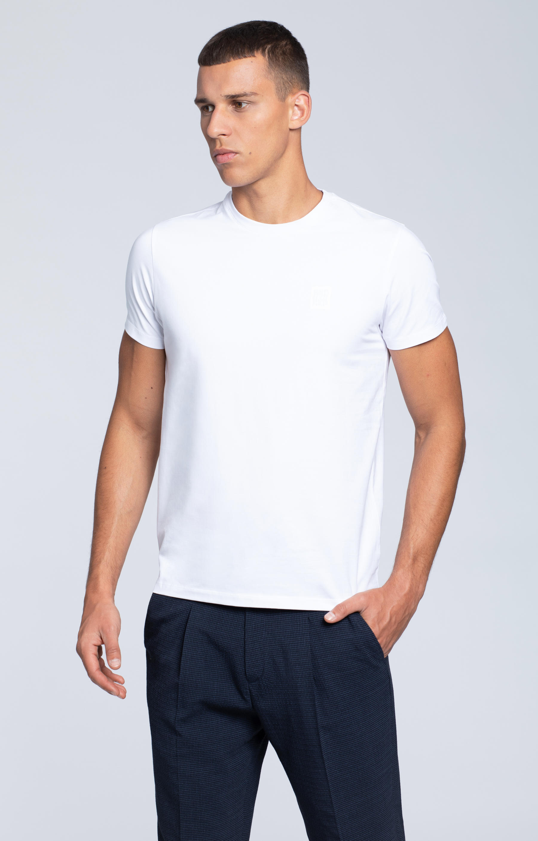 T-shirt z motywem graficznym na piersi - 2