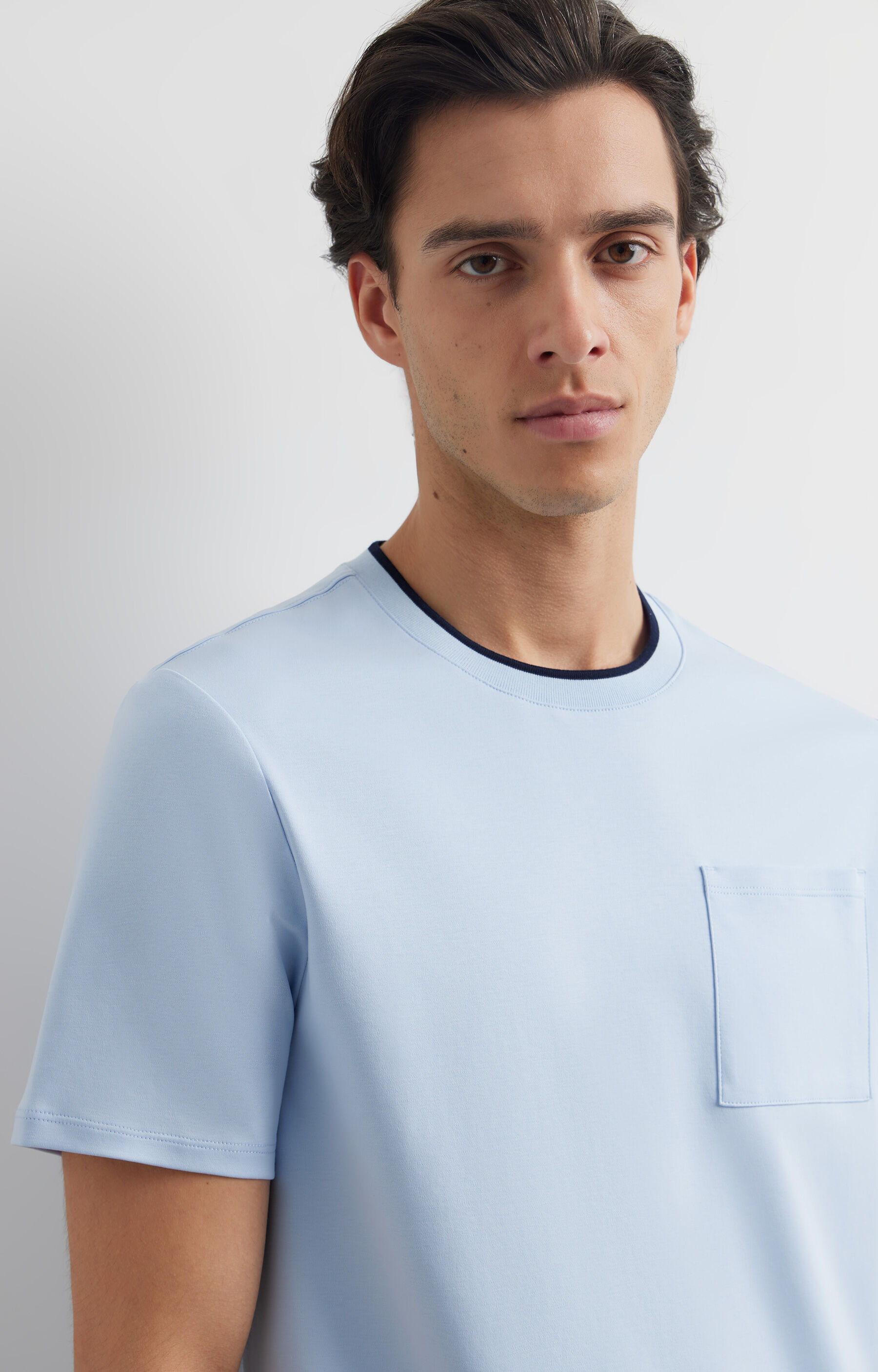 T-shirt round neck z kieszonką - 6