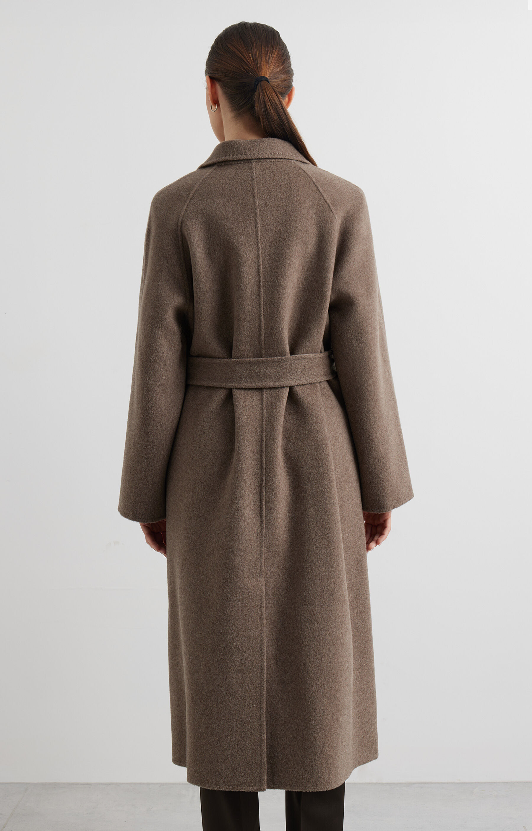 Kopertowy płaszcz z paskiem - 3