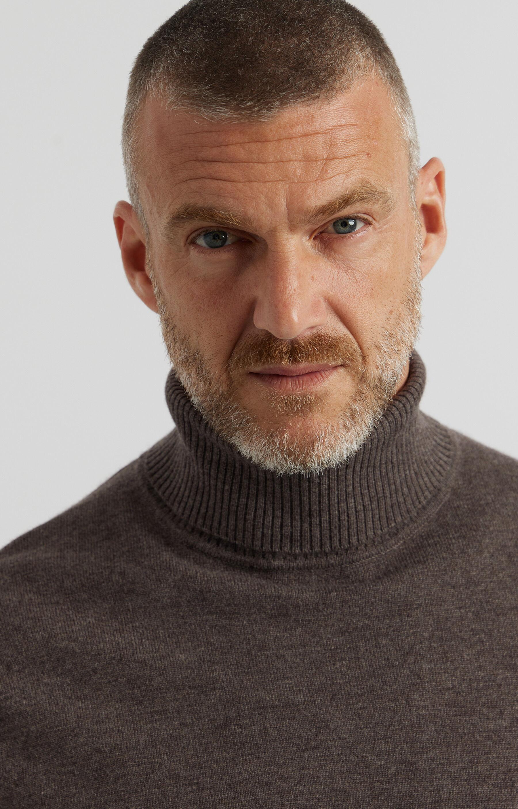 Sweter z melanżowej dzianiny - 5