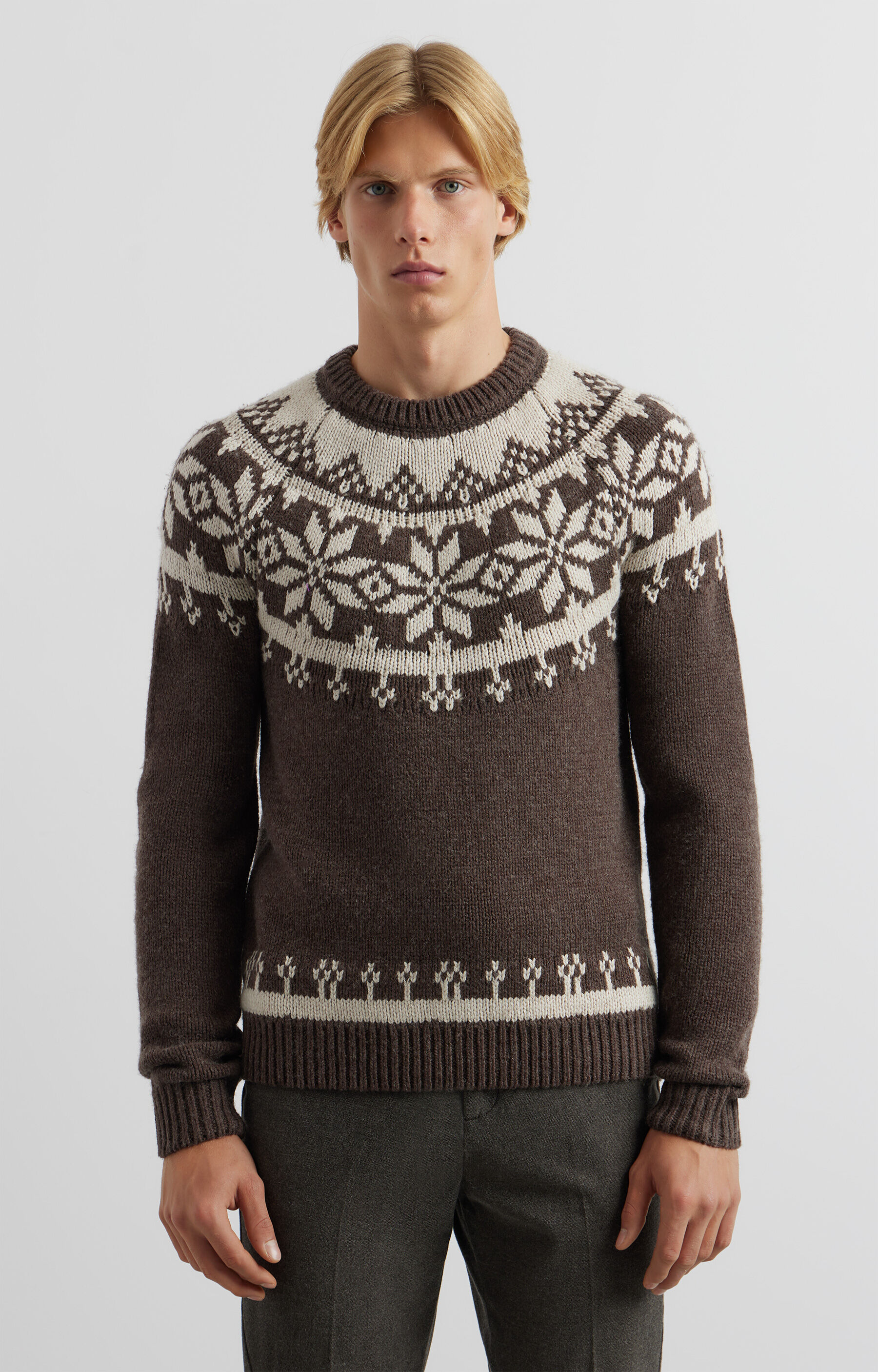 Sweter w świąteczny wzór