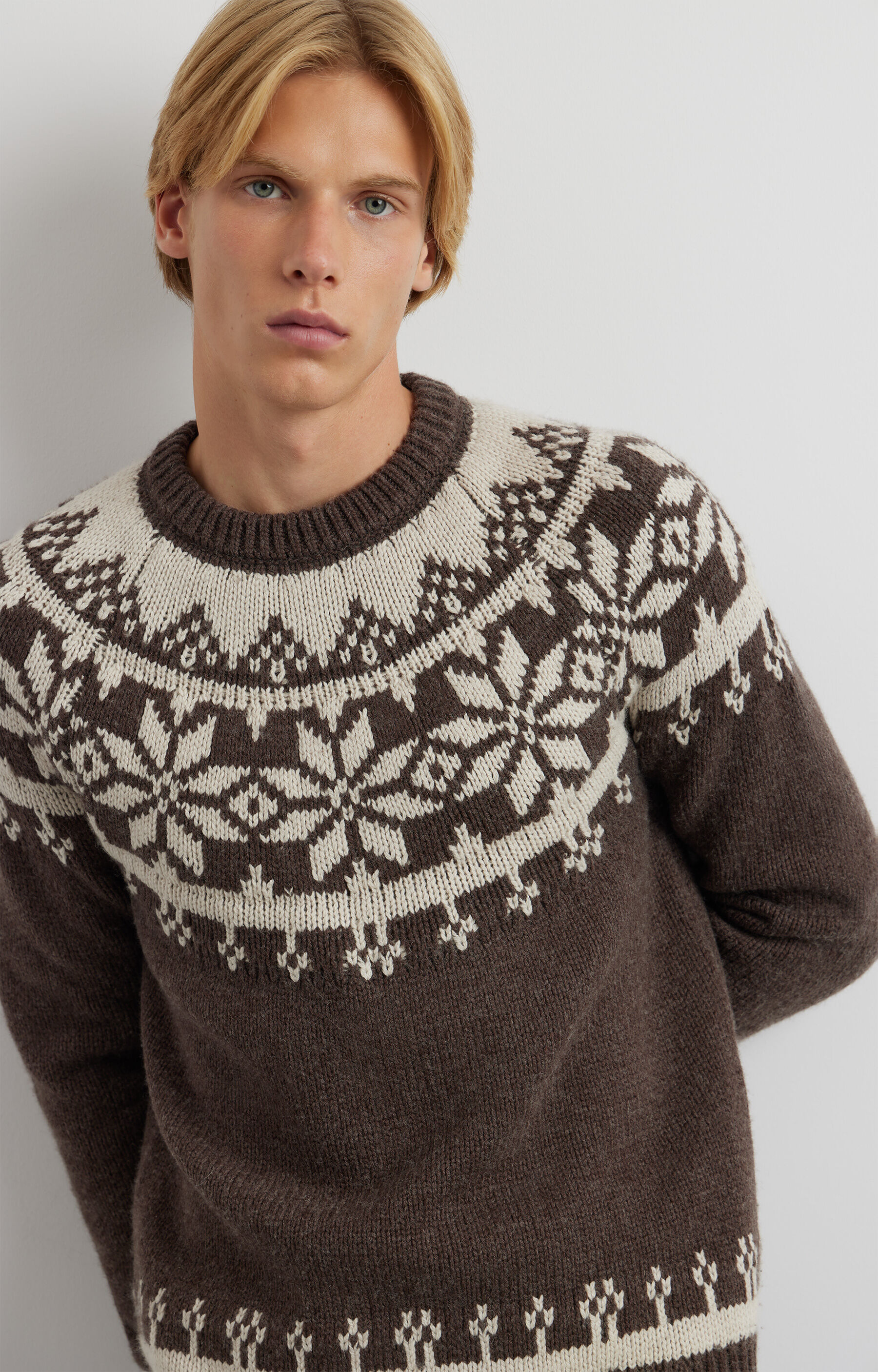 Sweter w świąteczny wzór - 6