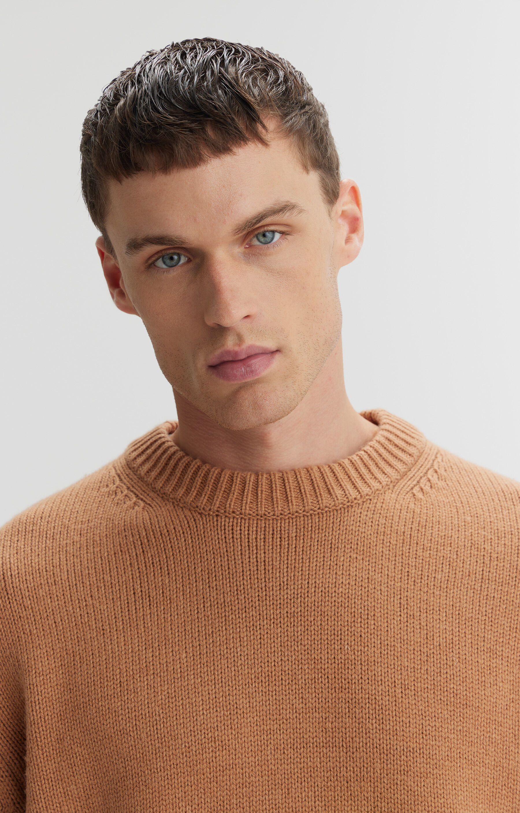 Sweter round neck