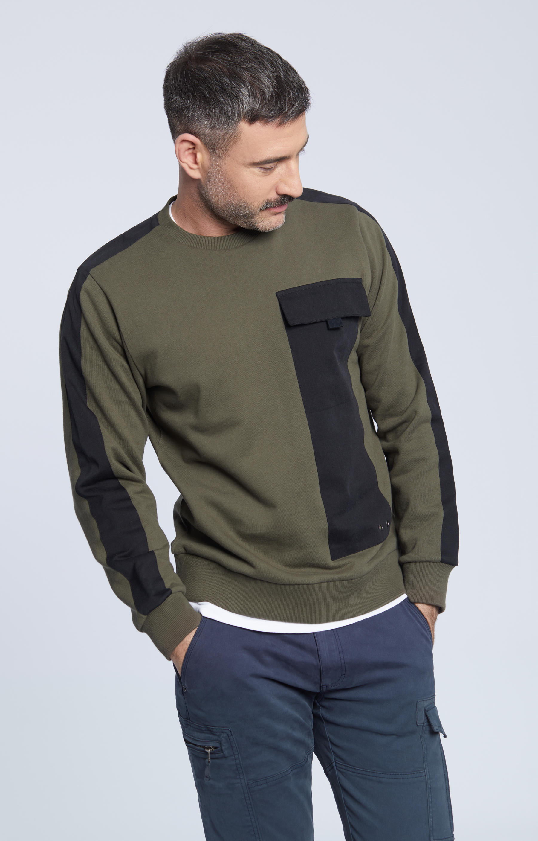 Bluza z lampasami na rękawach - 2