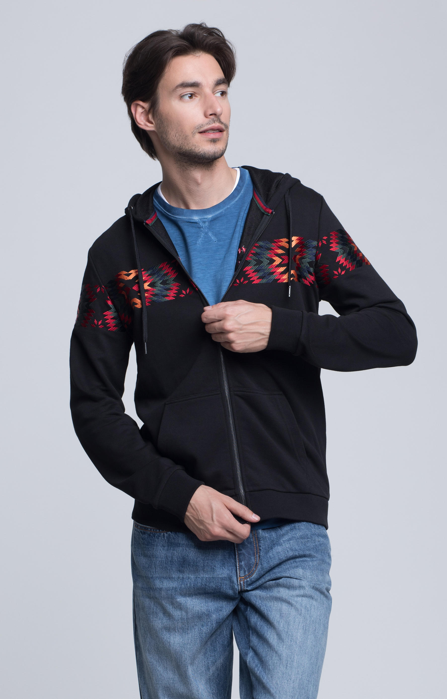 Rozpinana bluza z kapturem z haftowanym wzorem - 2