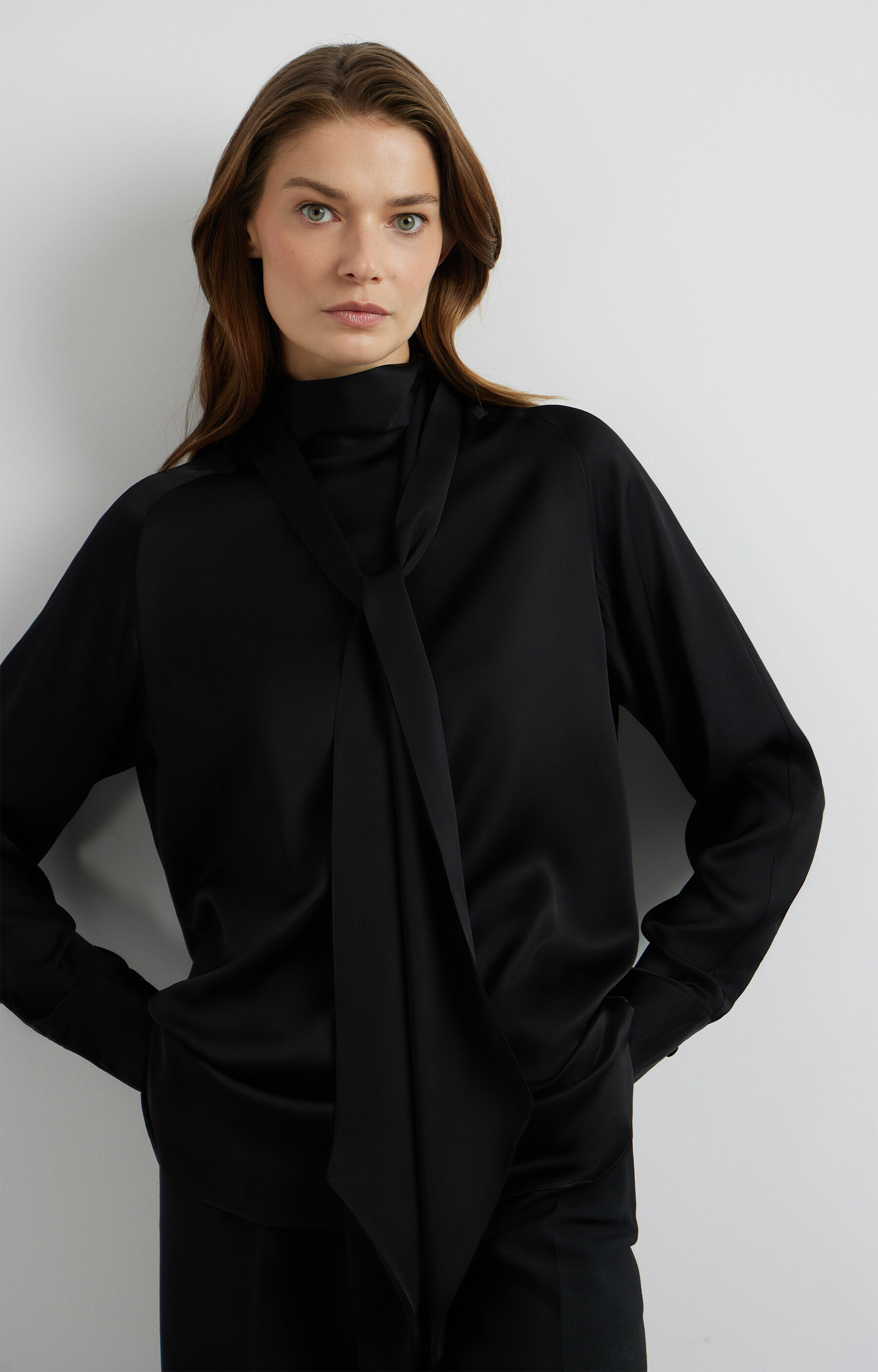 Bluzka z ozdobnym wiązaniem - 5