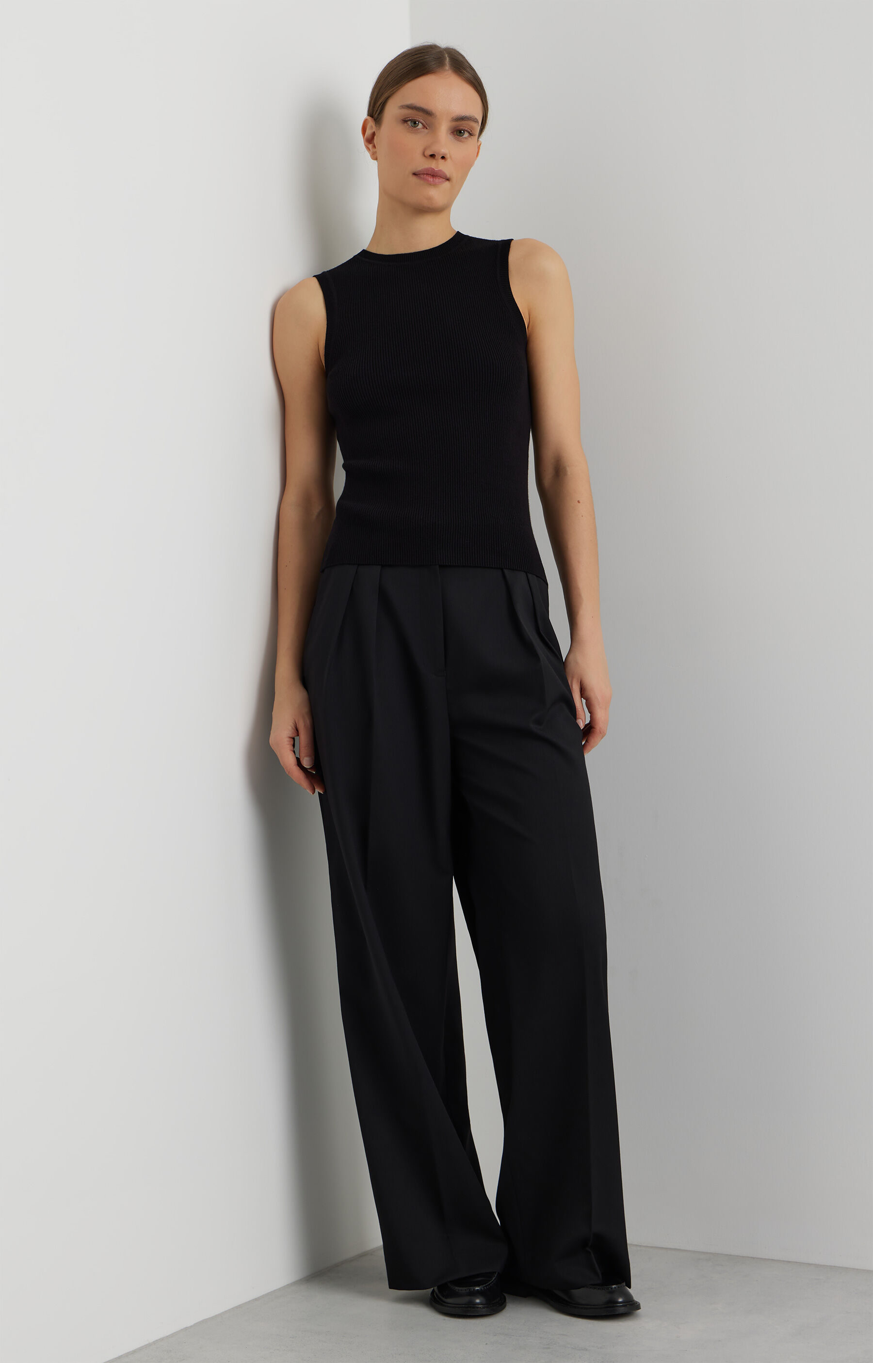 Czarna bluzka krótki rękaw VISTULA - 4