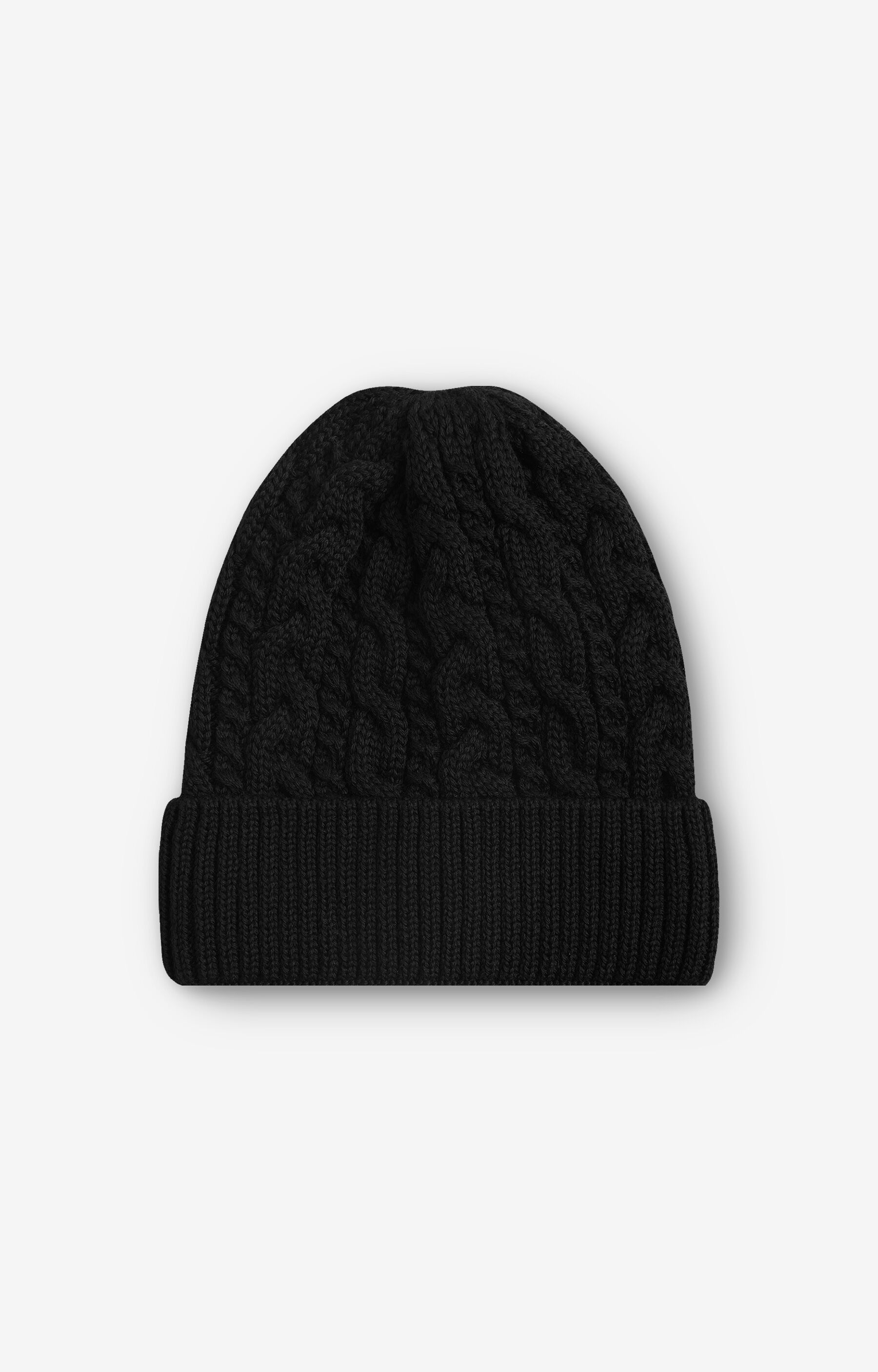 Czapka z warkoczowym splotem