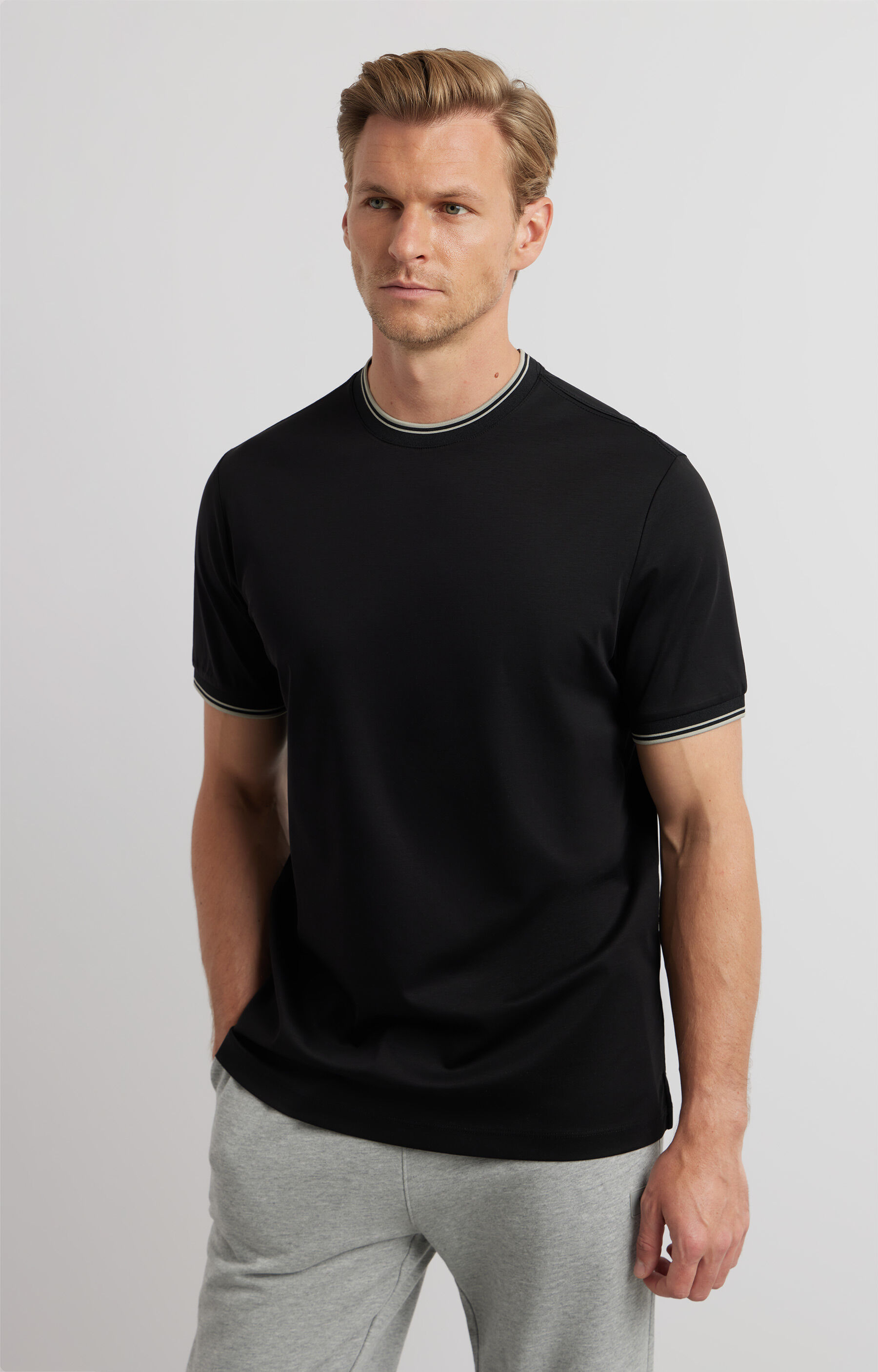 Gładki t-shirt regular - 5
