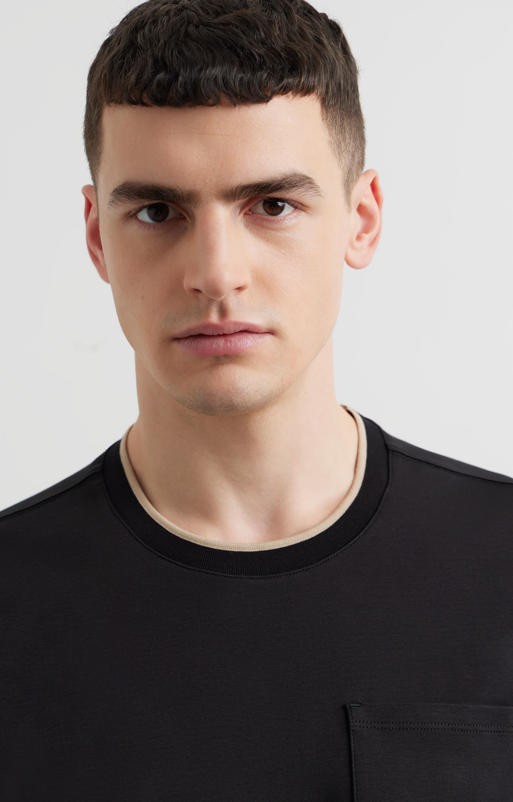 T-shirt round neck z kieszonką - 7