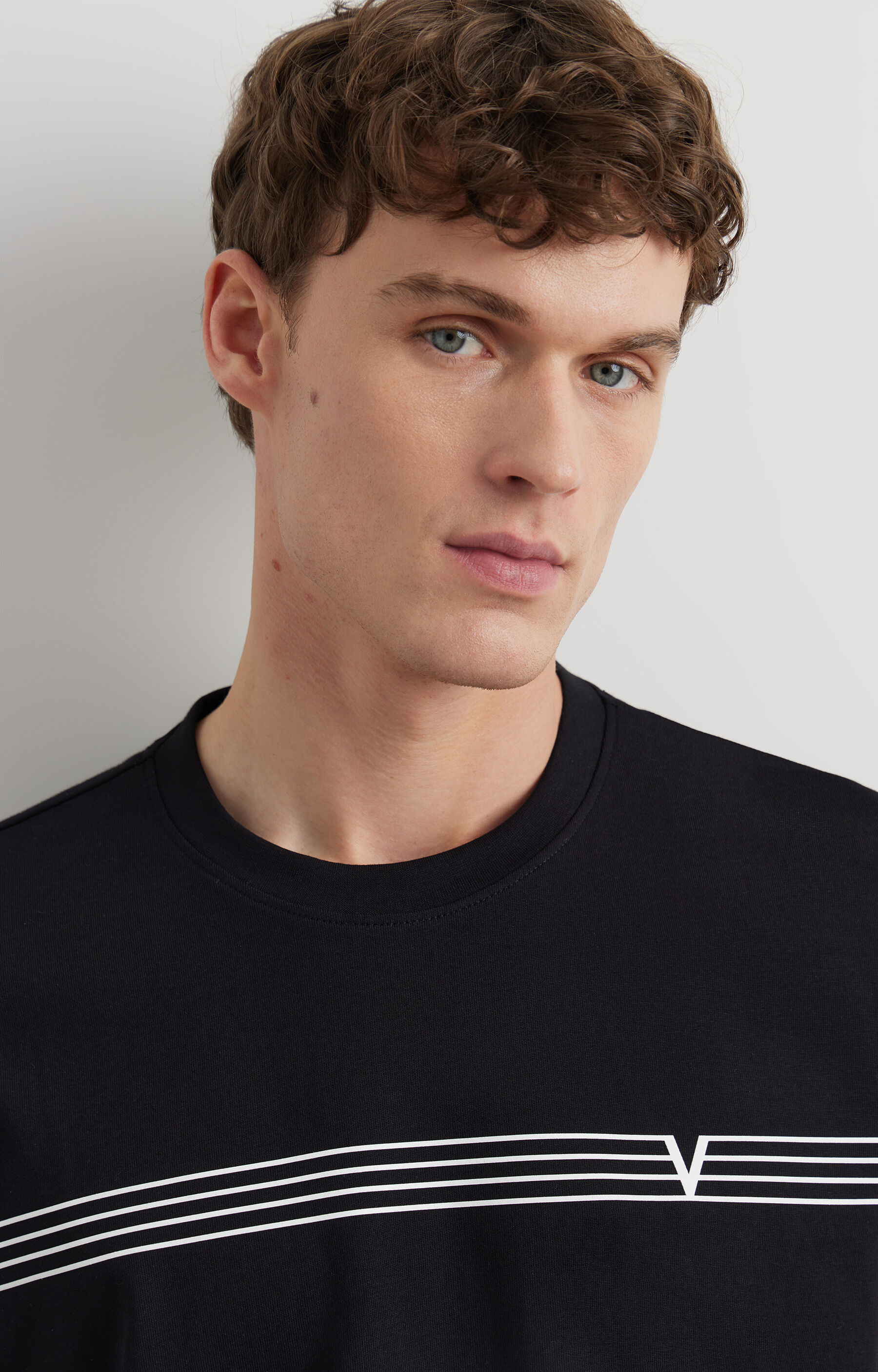 T-shirt regular z grafiką - 6