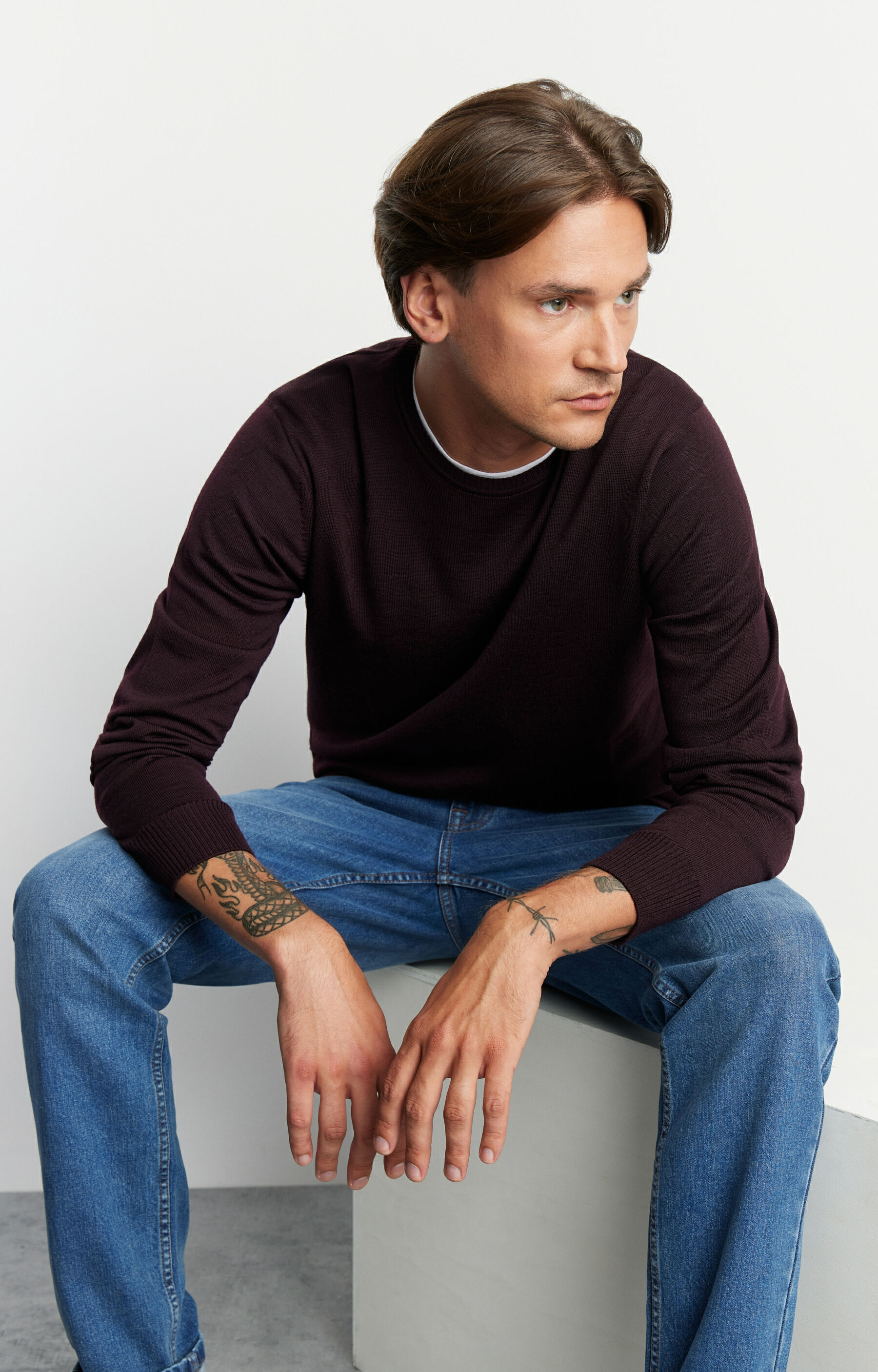 Sweter round-neck z wełny merino