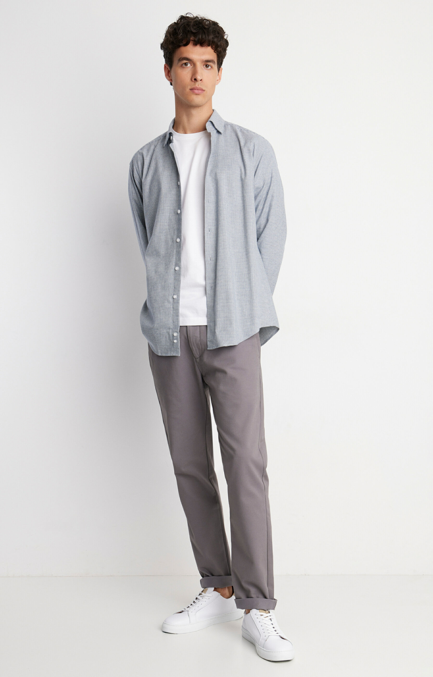 Chinosy o kroju slim fit