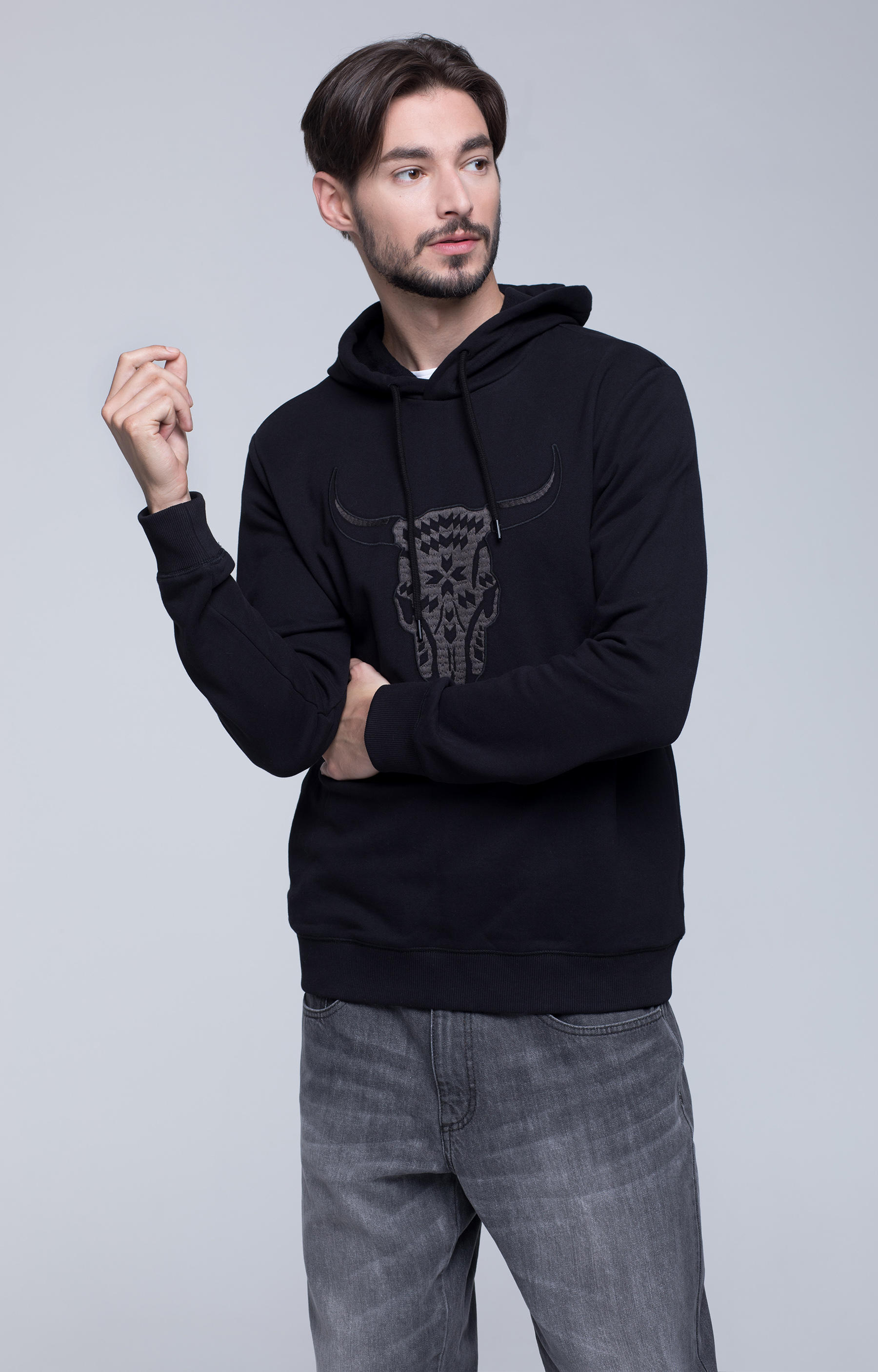 Bluza z kapturem z haftowanym wzorem - 2
